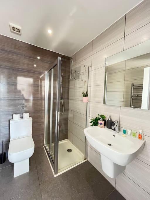 O2 Skyview Penthouse Apartment