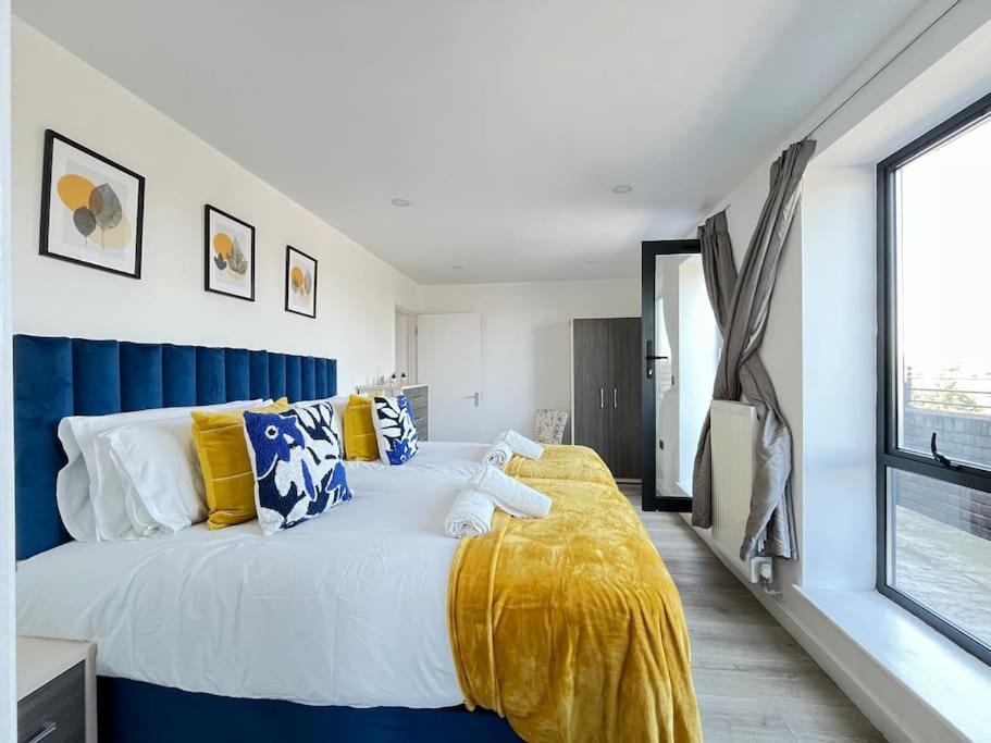 O2 Skyview Penthouse Apartment