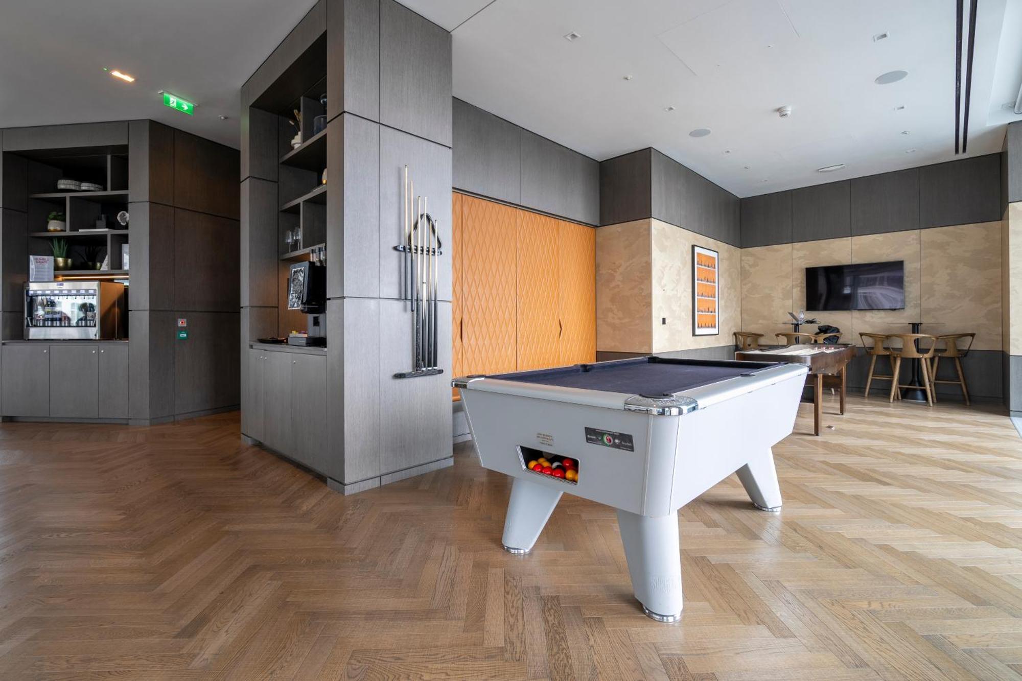 1 Newfoundland Apartment London