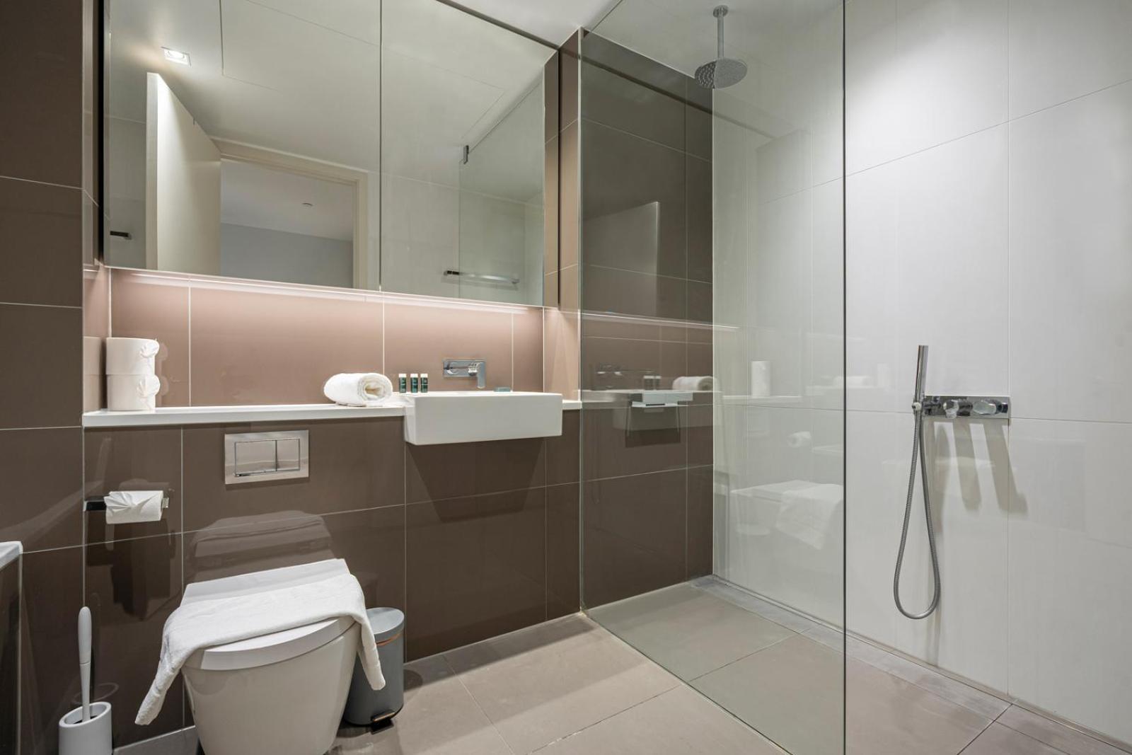 1 Newfoundland Apartment London