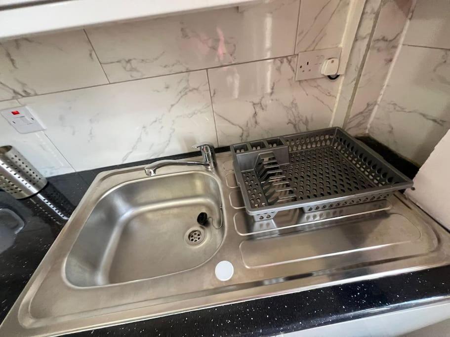 2 Bedroom Near Station Apartment