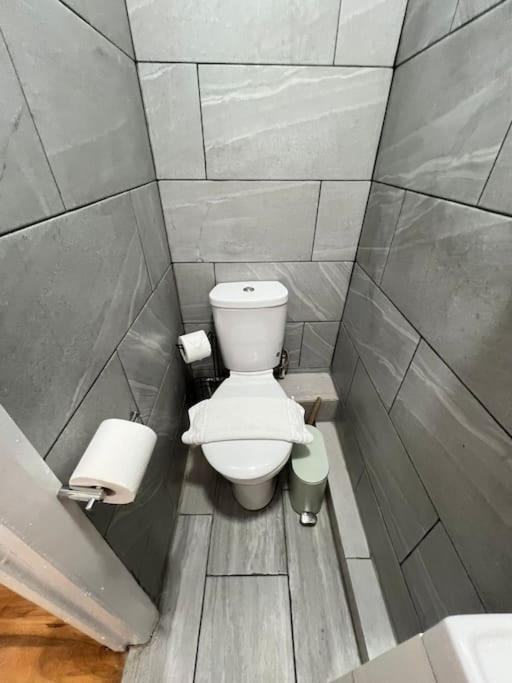 2 Bedroom Near Station Apartment
