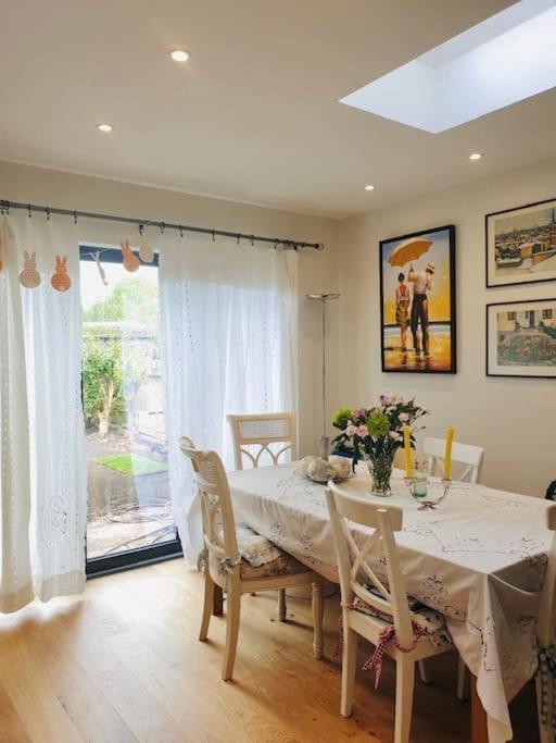 Holiday home Entire Fully Renovated House In Chiswick W4 London