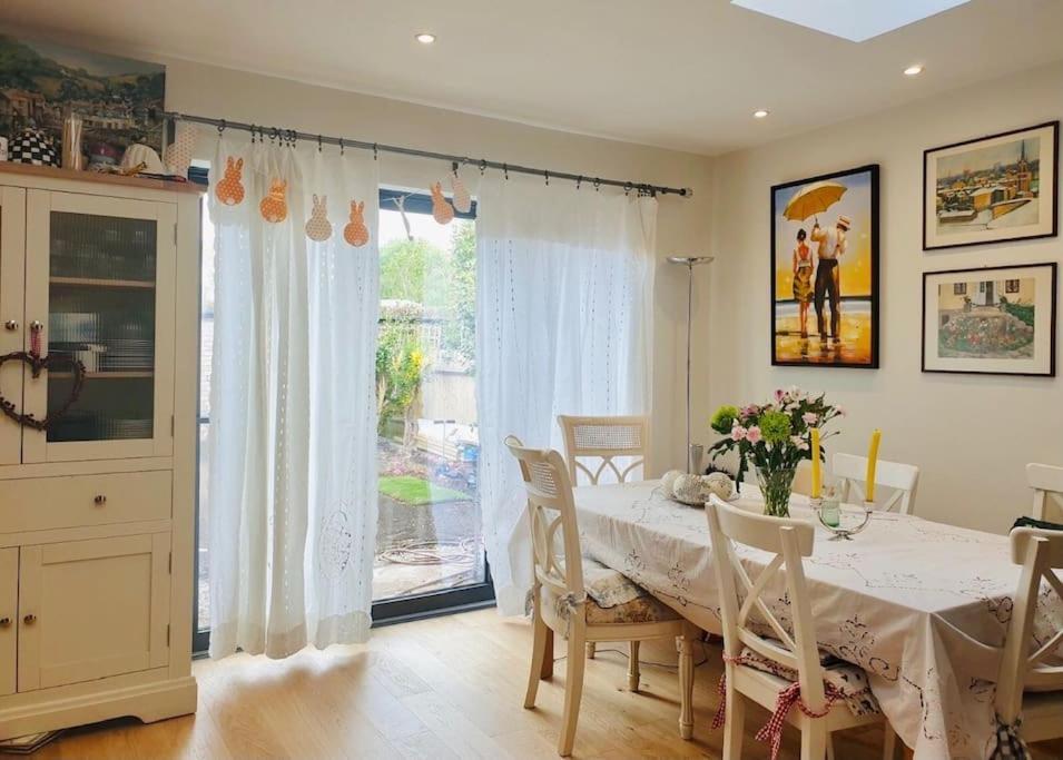 Entire Fully Renovated House In Chiswick W4 Holiday home *