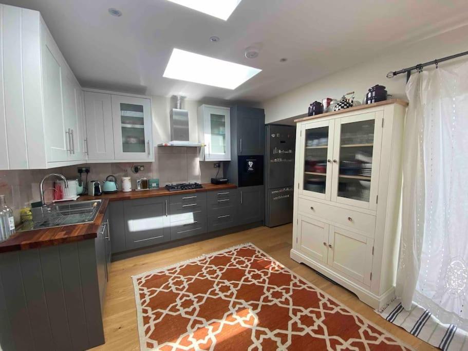Entire Fully Renovated House In Chiswick W4 Holiday home London