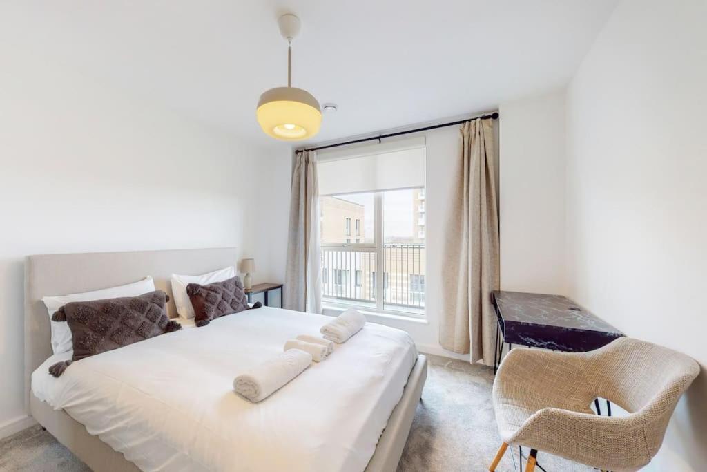 Modernistic 2 Bed - 2 Bath Flat Near London