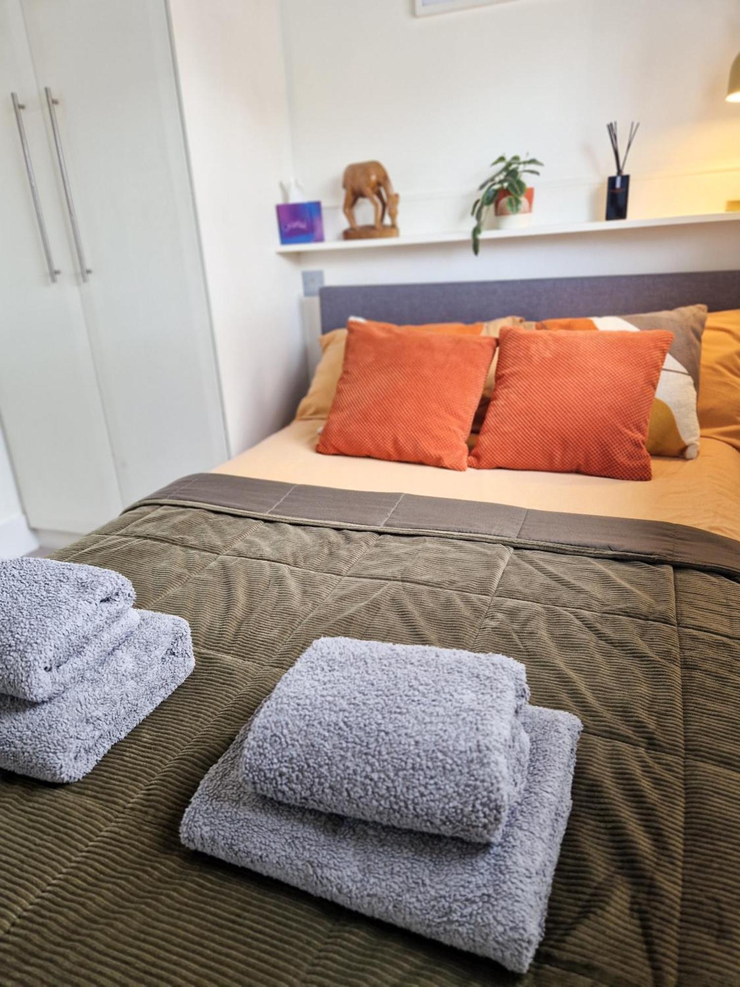 1-bed Apartment, Close To Kensington Olympia With Free Wi-fi & Netflix Londres