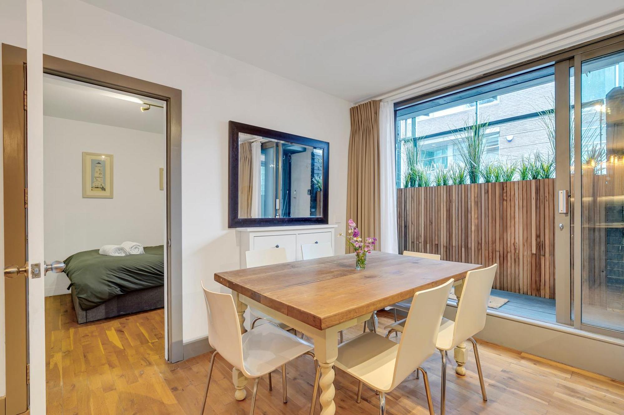 Chic Near Tower Bridge Apartment *