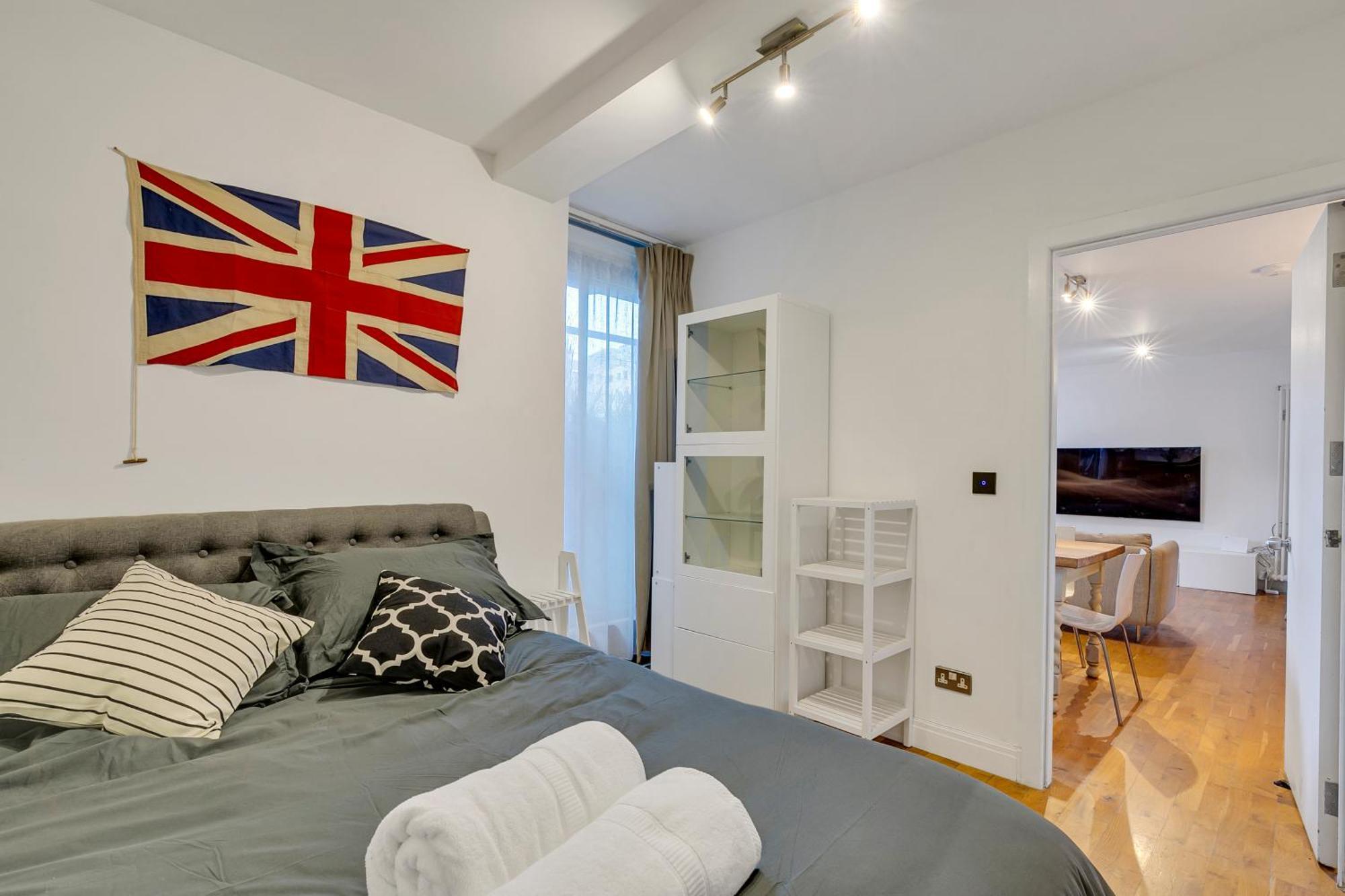 Chic Near Tower Bridge Apartment