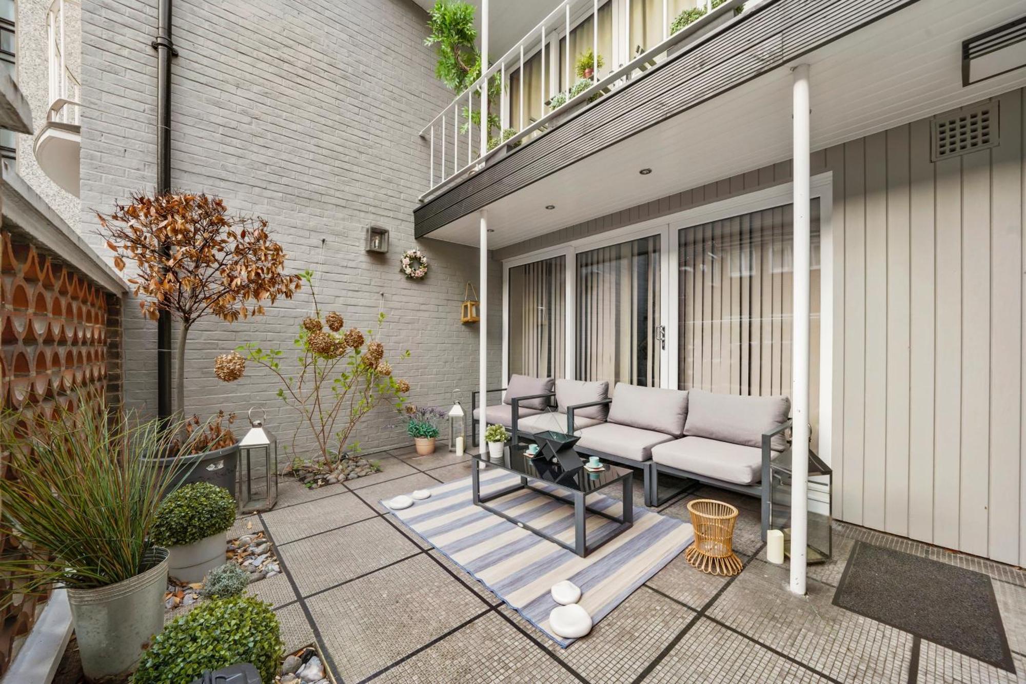 Mews House With Private Patio & Parking *
