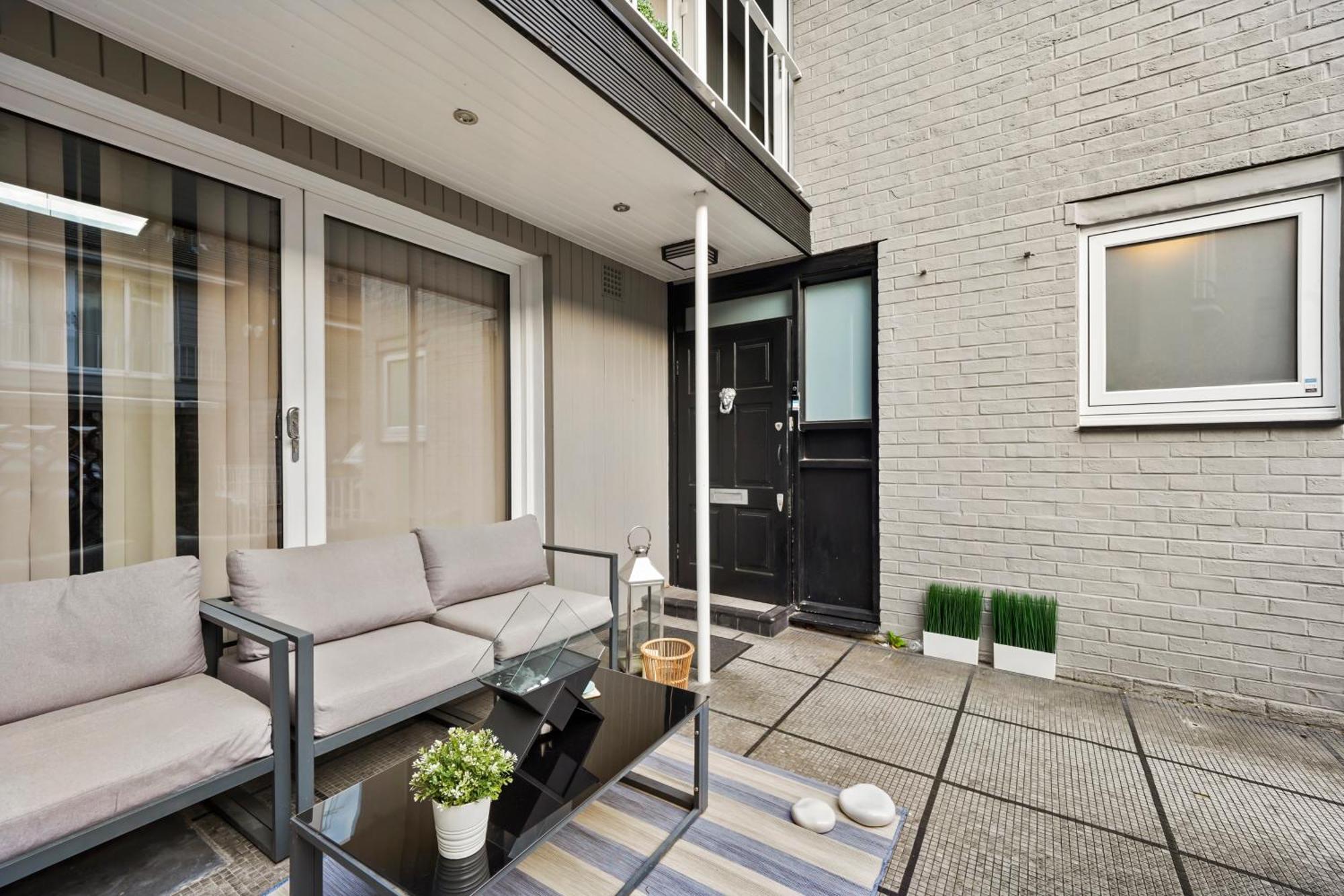 Holiday home Mews House With Private Patio & Parking