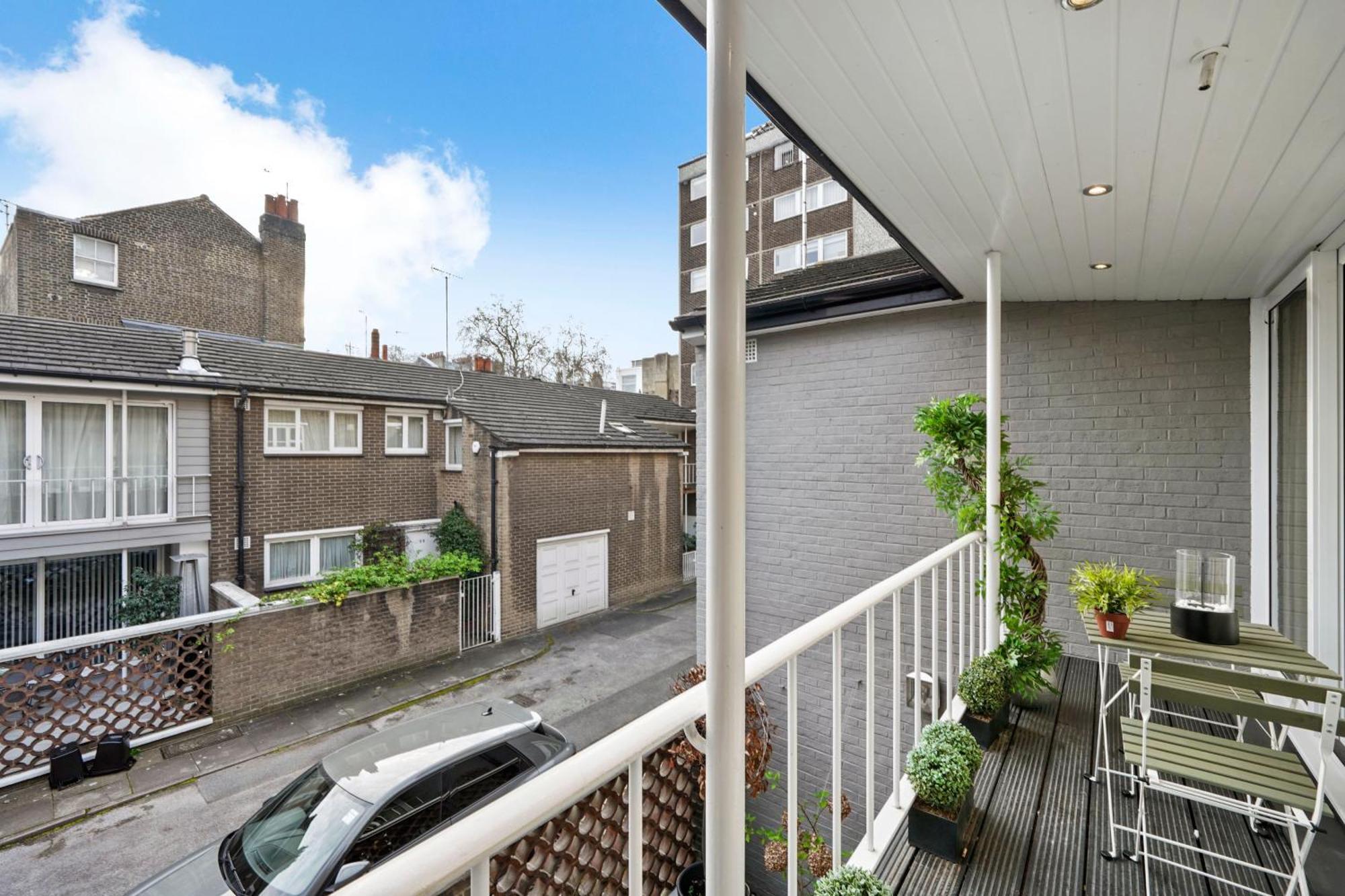 Mews House With Private Patio & Parking Holiday home