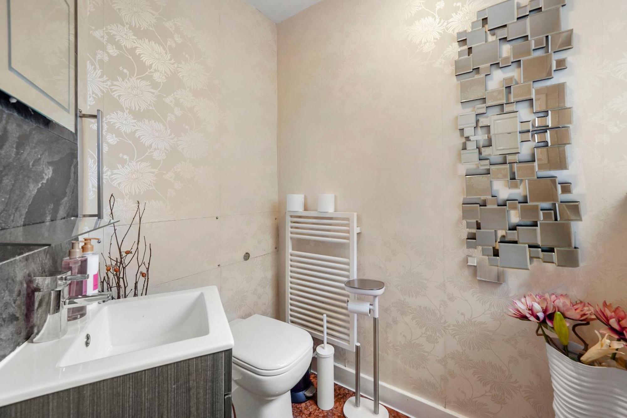 Holiday home Mews House With Private Patio & Parking *