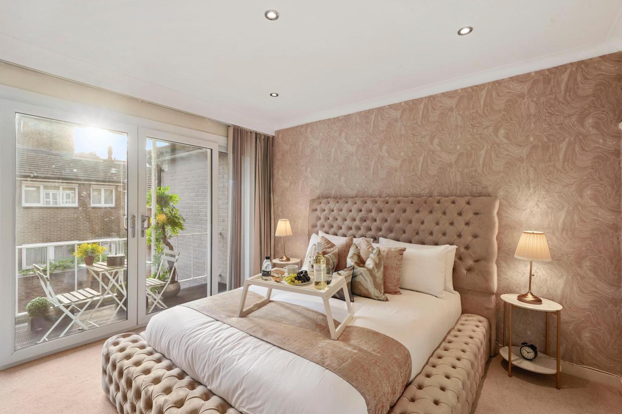 Casa de férias Mews House With Private Patio & Parking Londres