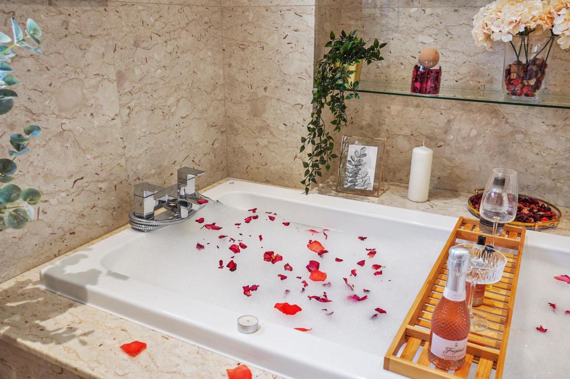 Mews House With Private Patio & Parking Holiday home London