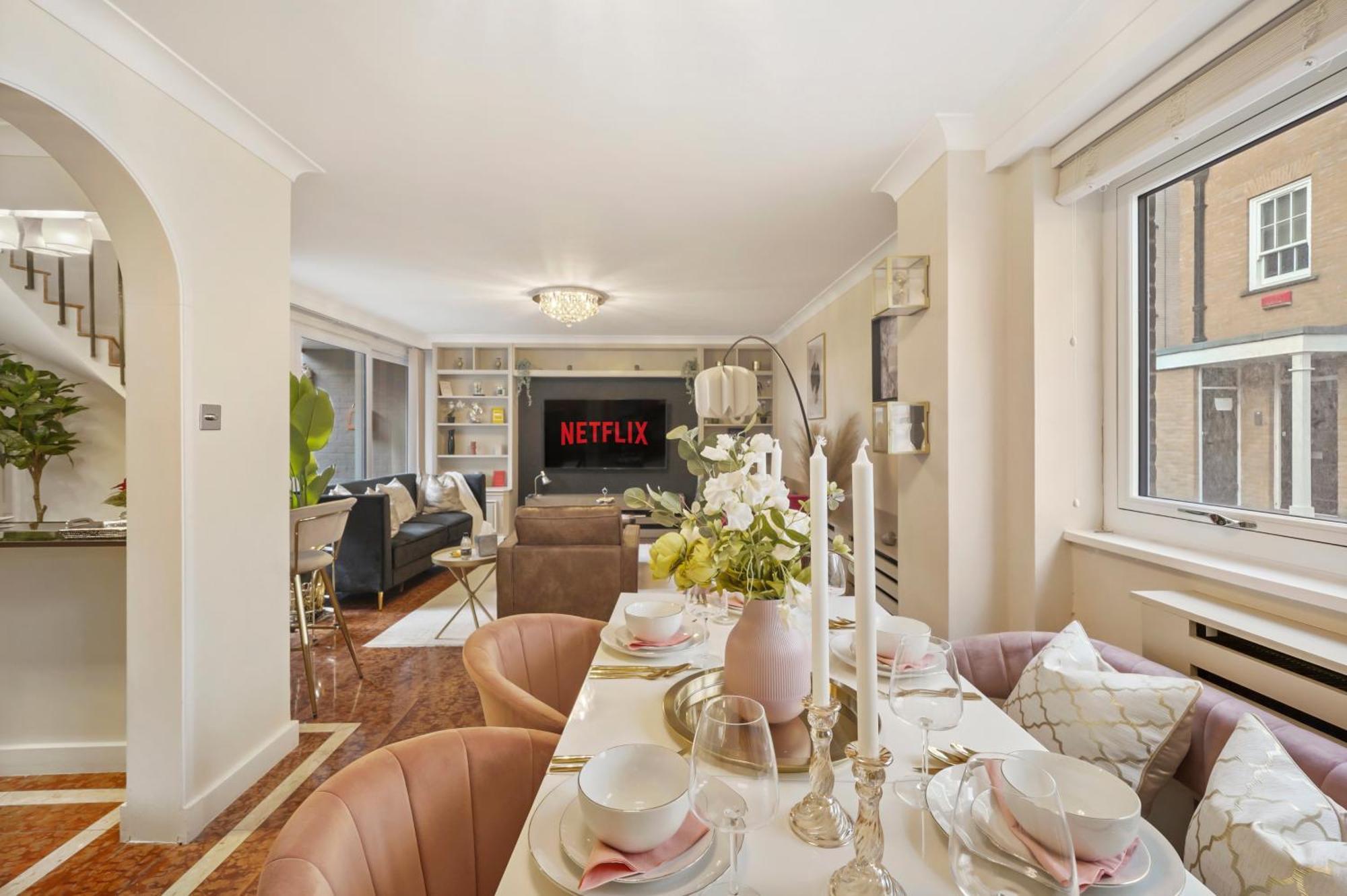 Holiday home Mews House With Private Patio & Parking