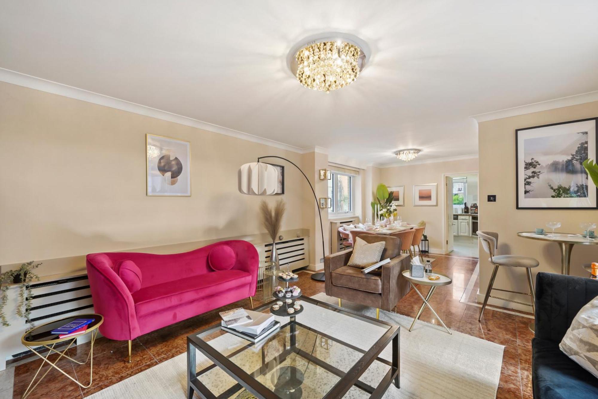 Holiday home Mews House With Private Patio & Parking *