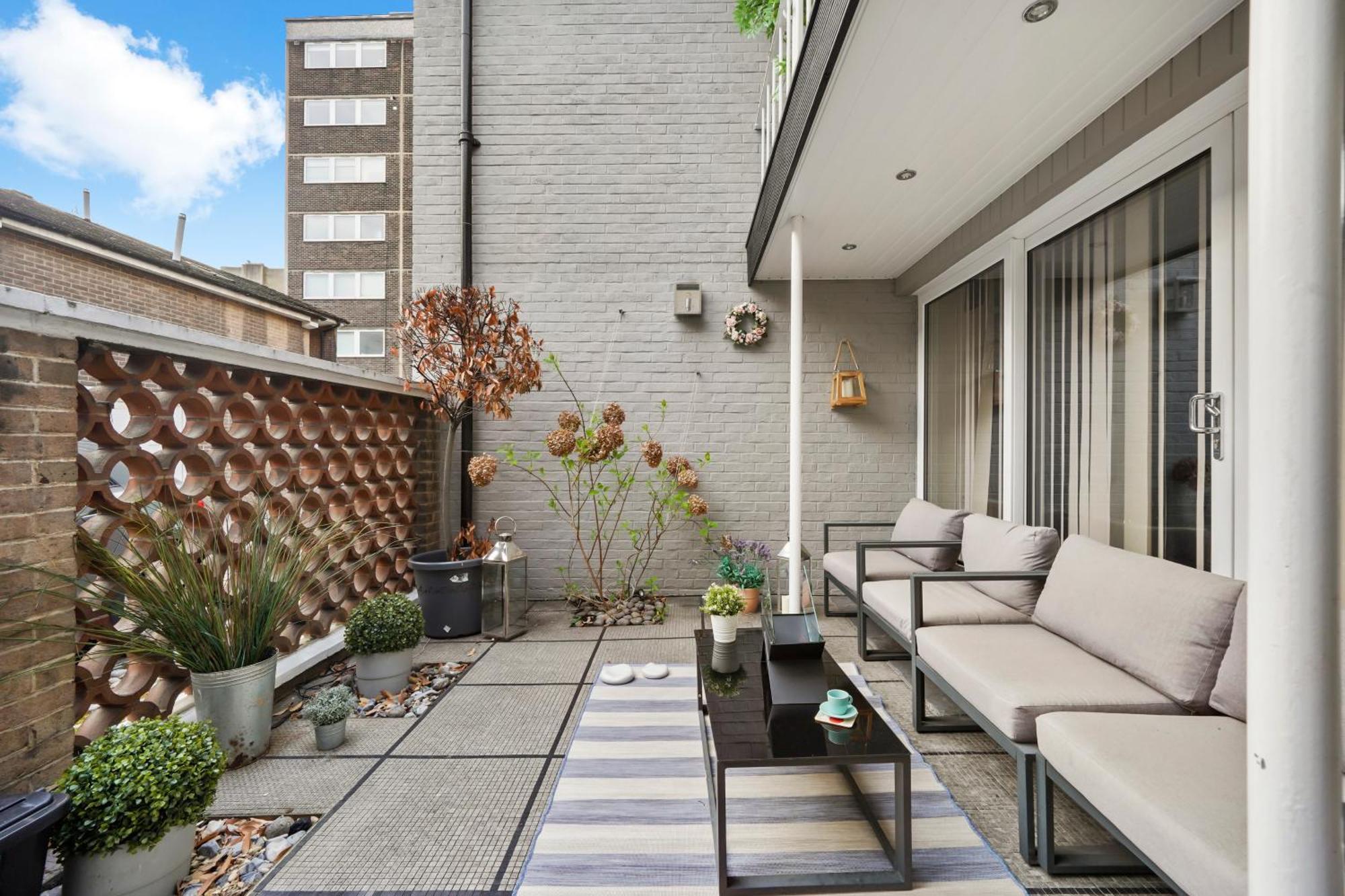 Mews House With Private Patio & Parking Holiday home