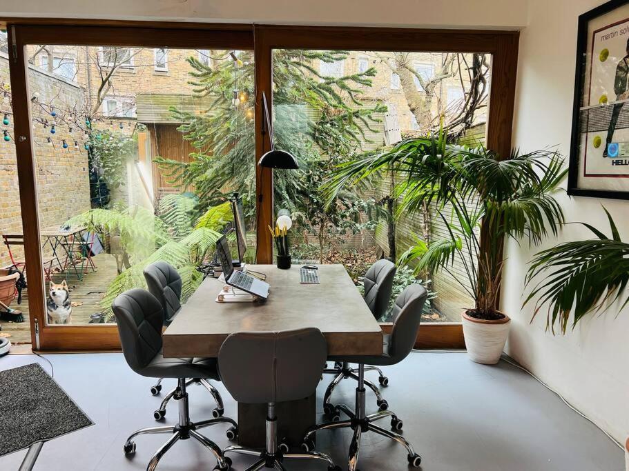 Stunning With Summer Cabin, Garden And Terrace * London