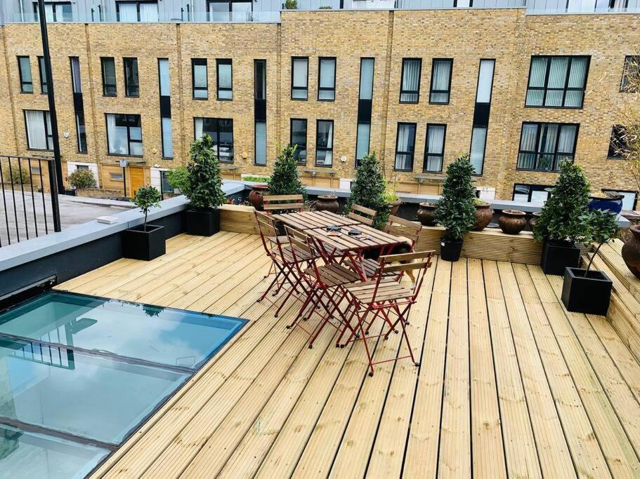 Stunning With Summer Cabin, Garden And Terrace Apartment London