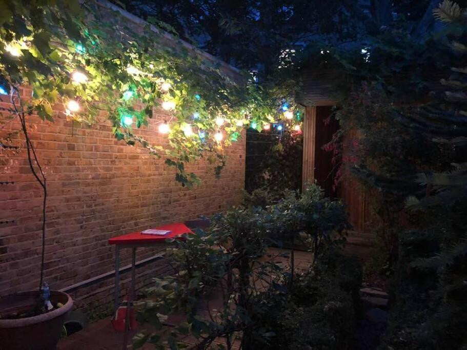 Stunning With Summer Cabin, Garden And Terrace * London