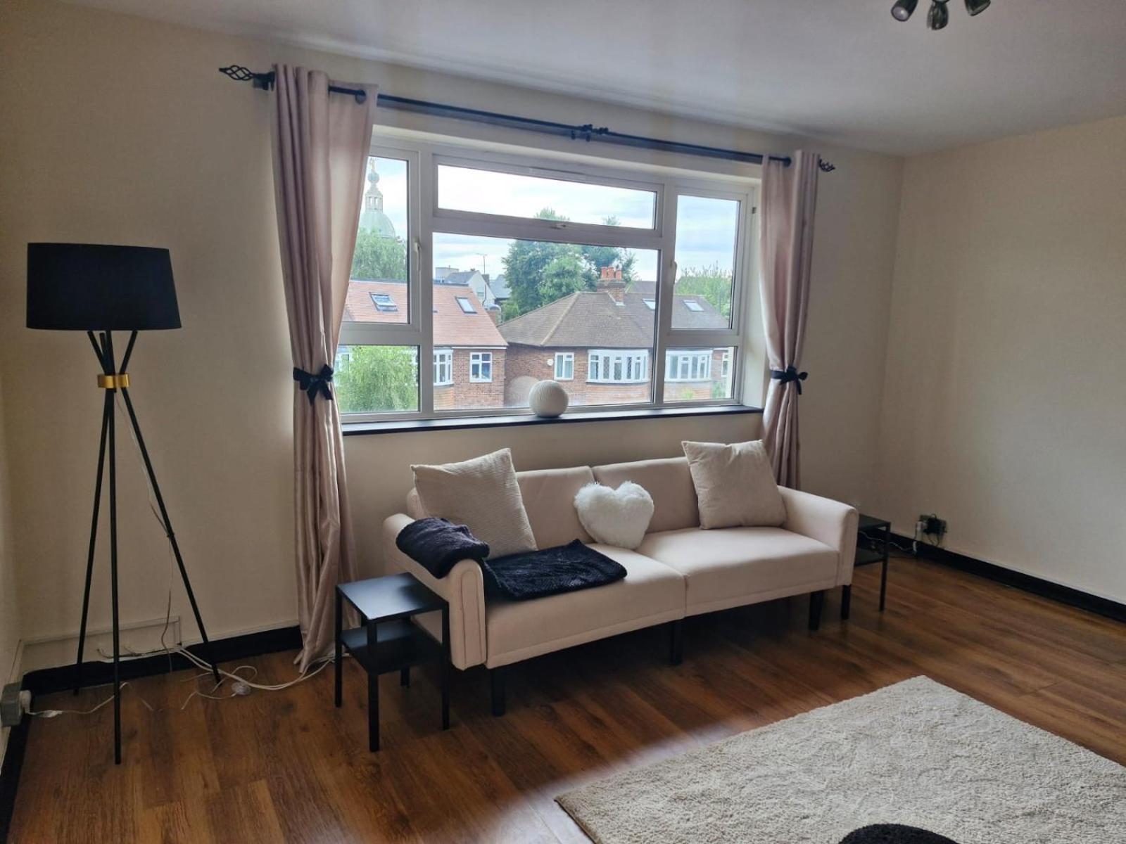 Apartamento Elegant & Spacious 2-bedroom In Wimbledon *