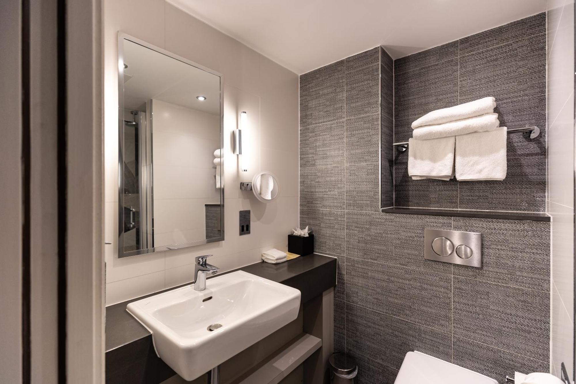 Doubletree By Hilton - West End Hotel
