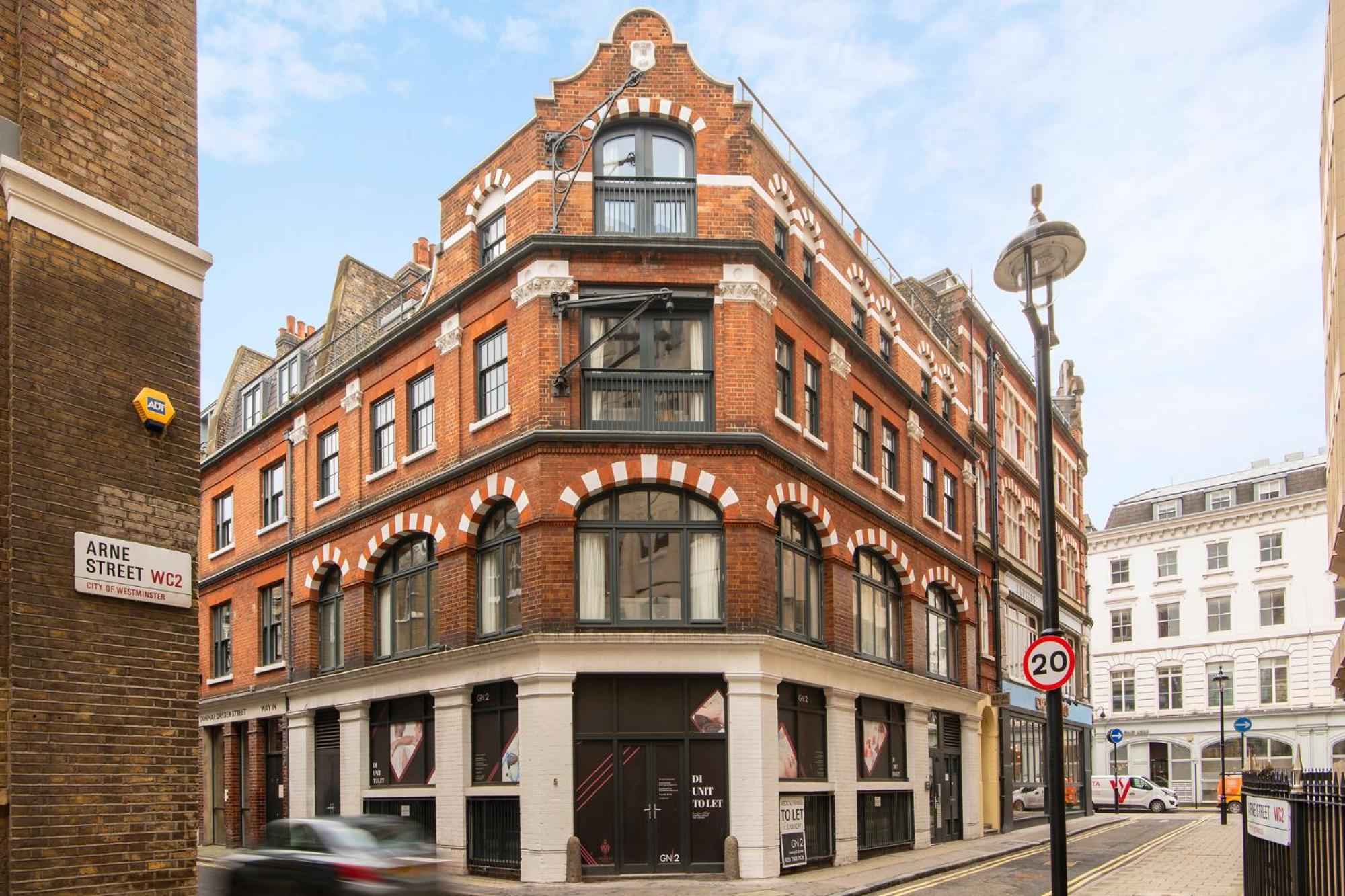 Apartment Cove Arne Street London