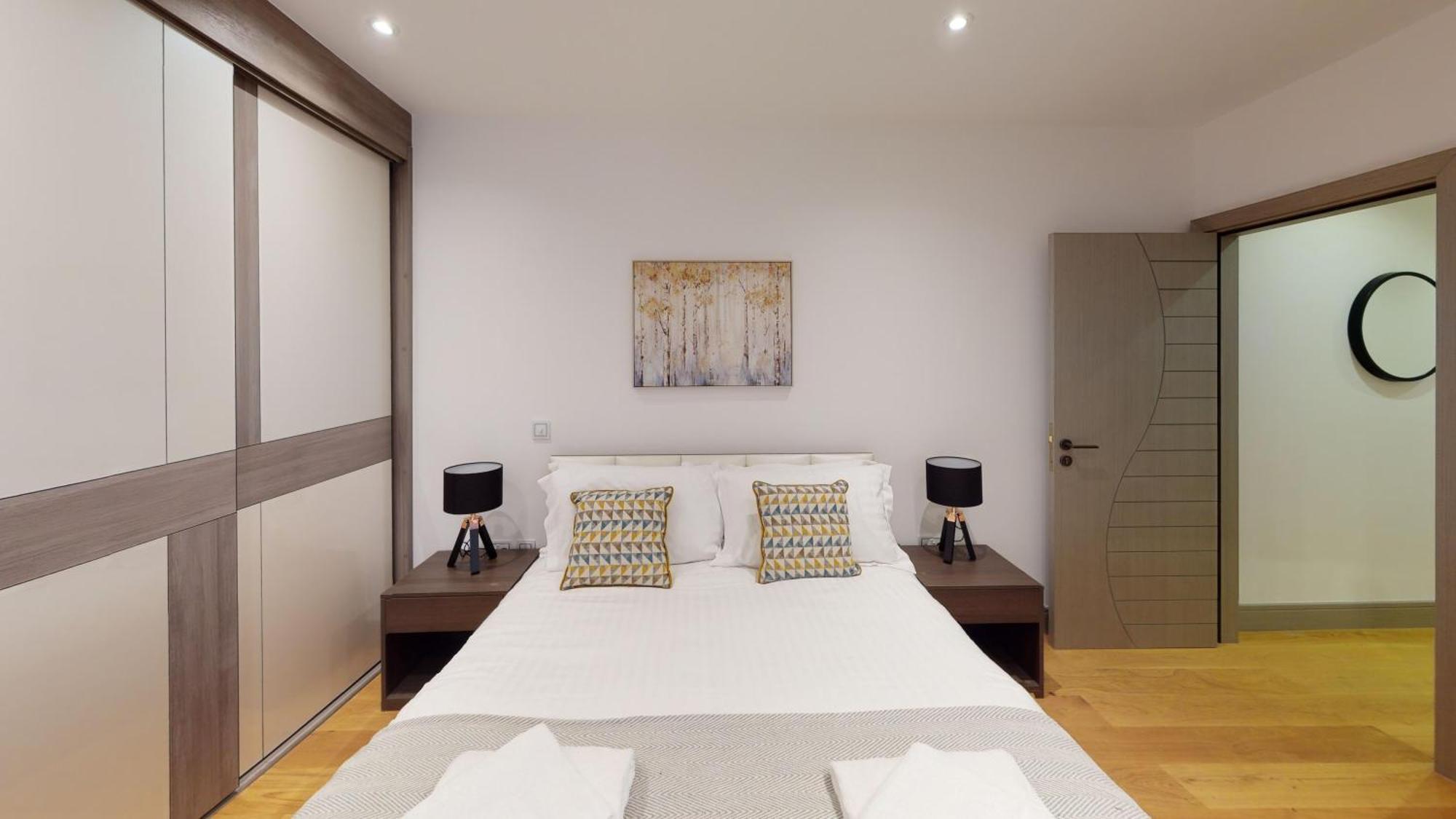 Charles Hope Kew Bridge Apartment London