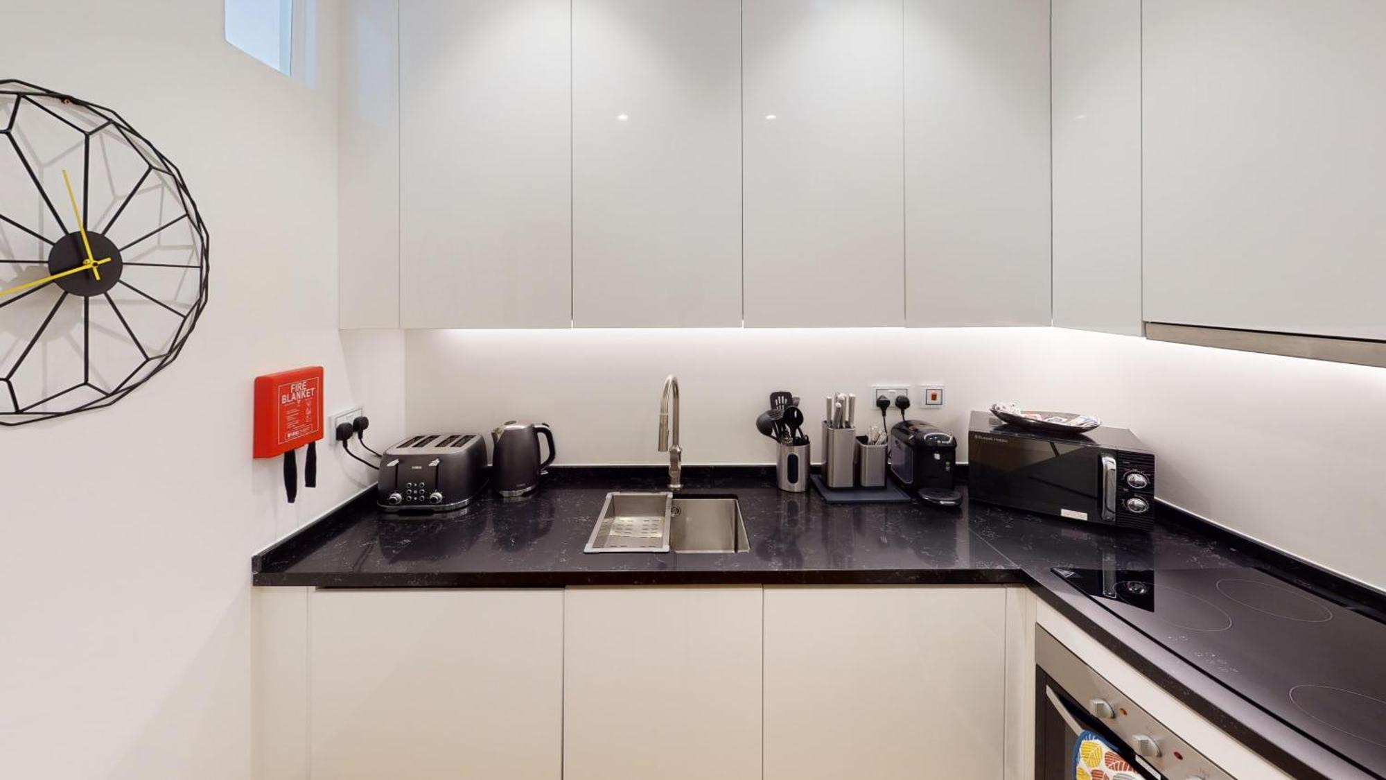 Charles Hope Kew Bridge Apartment