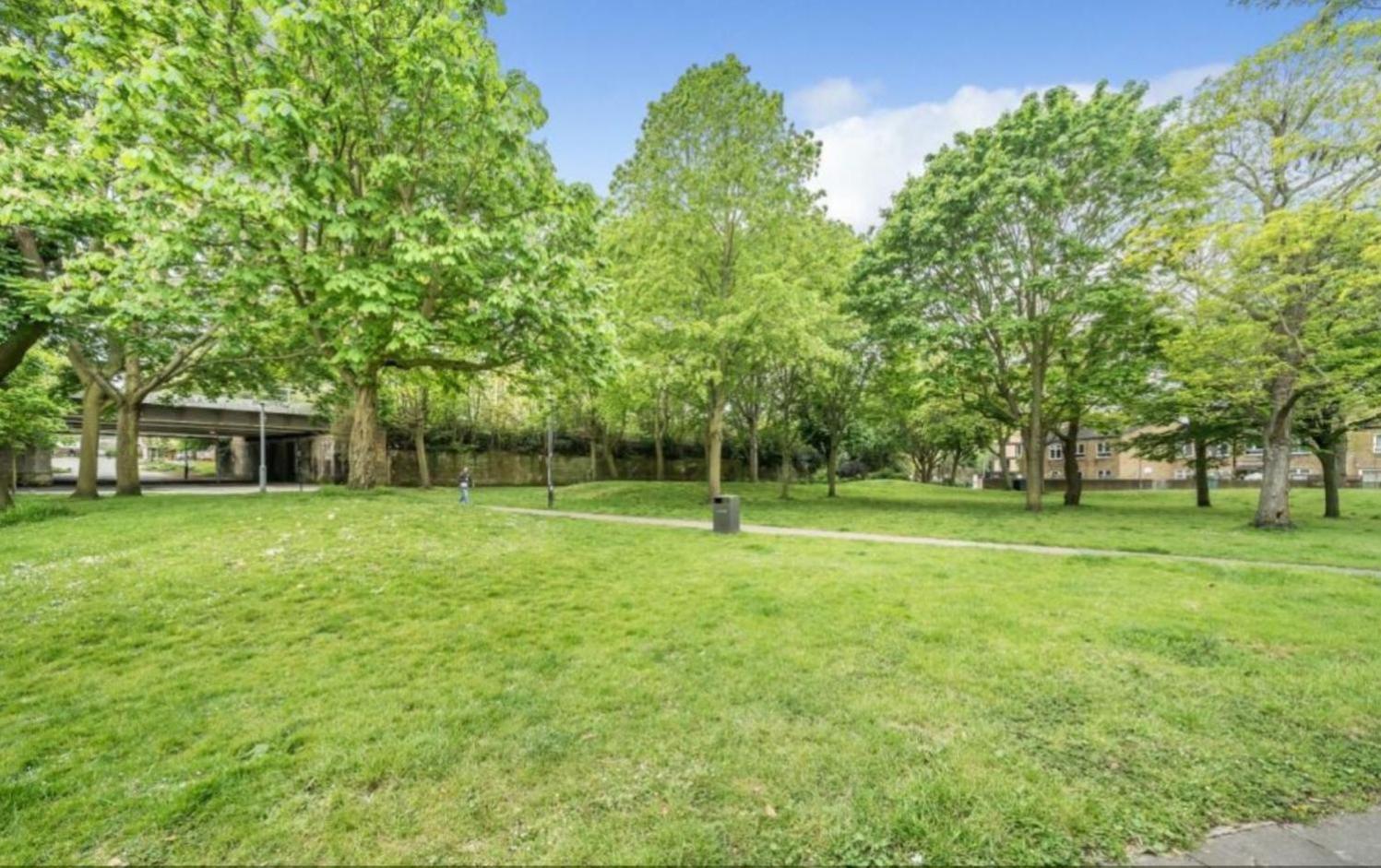 Free Parking - 4 Bed - 3 Bath - Sofa Bed - Digital Lock Entry * London