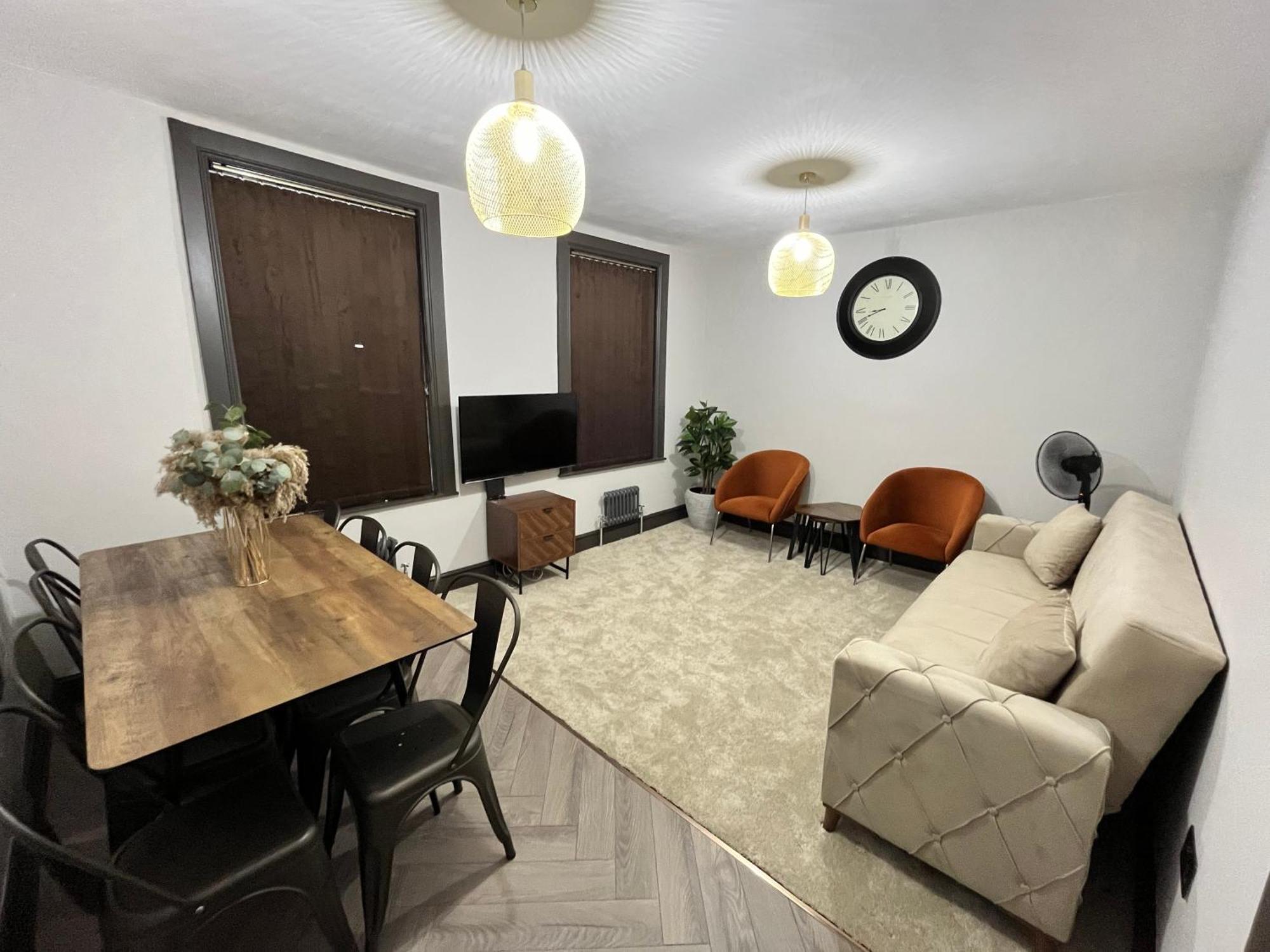 Apartment Fabulous 3 Bed - Near Excel - Sleeps 6 - 8 *