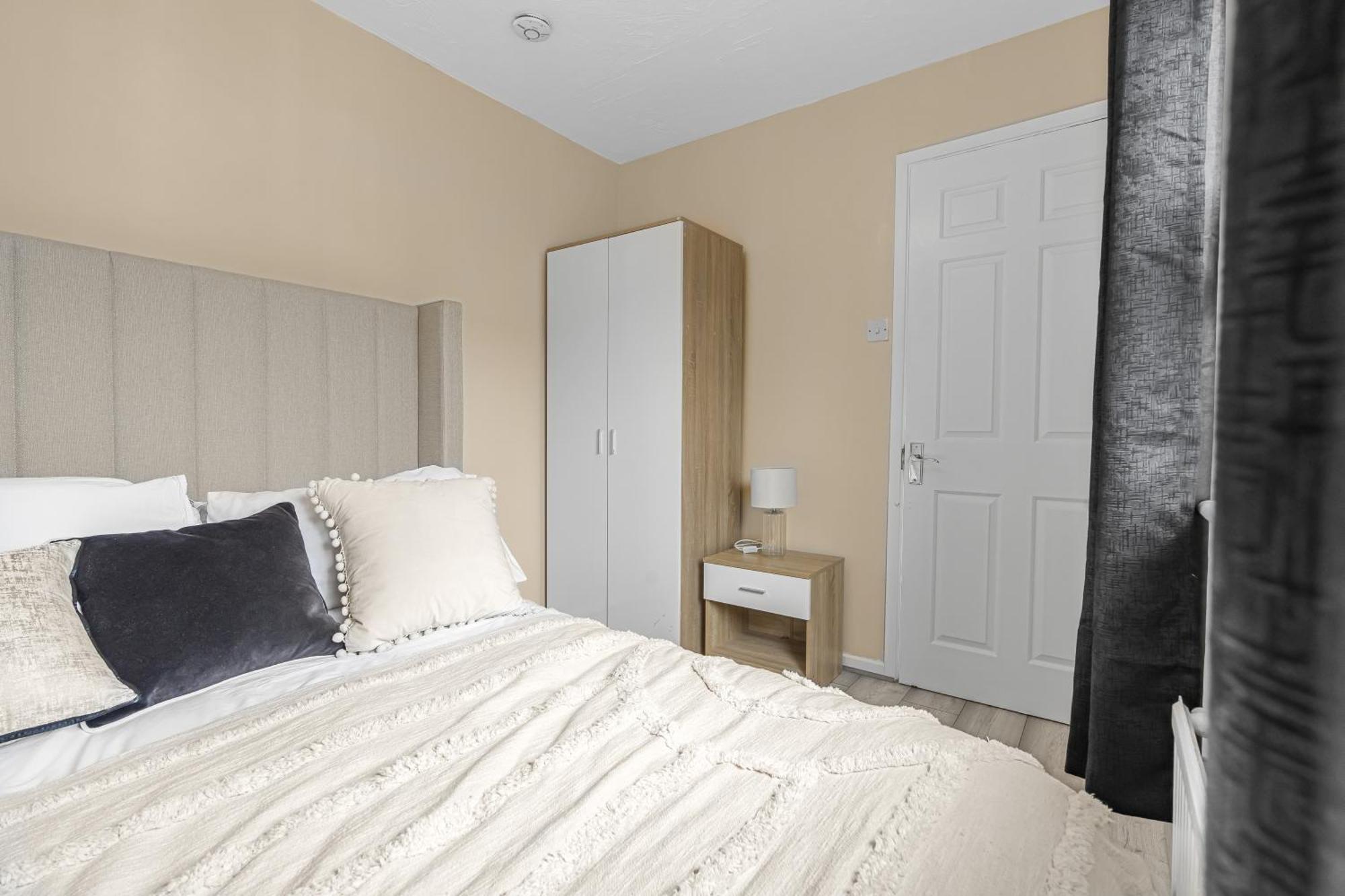 Serviced - For Families Or Corporate Apartment *