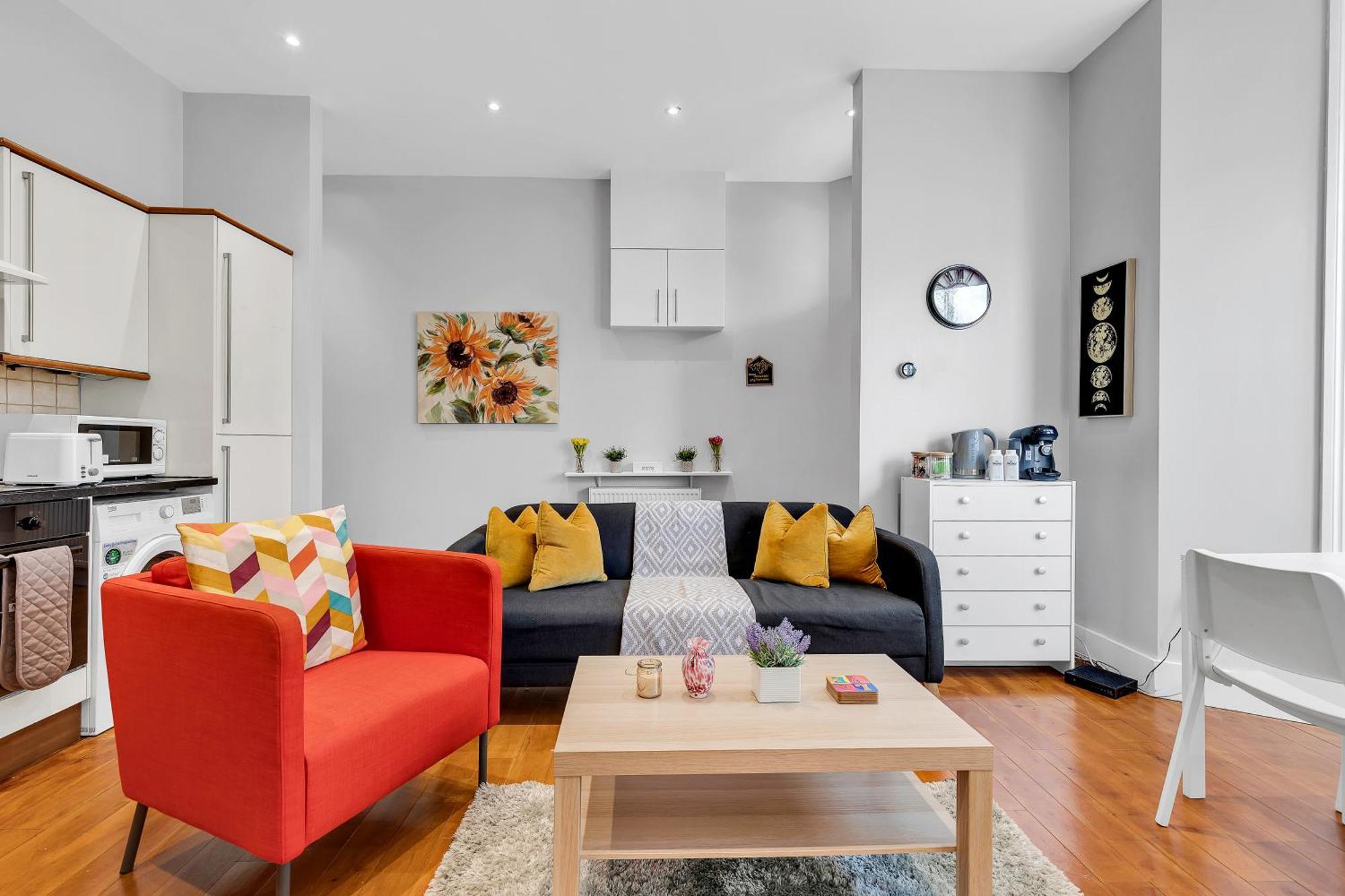 Stylish & Modern St Johns Hill Apartment London