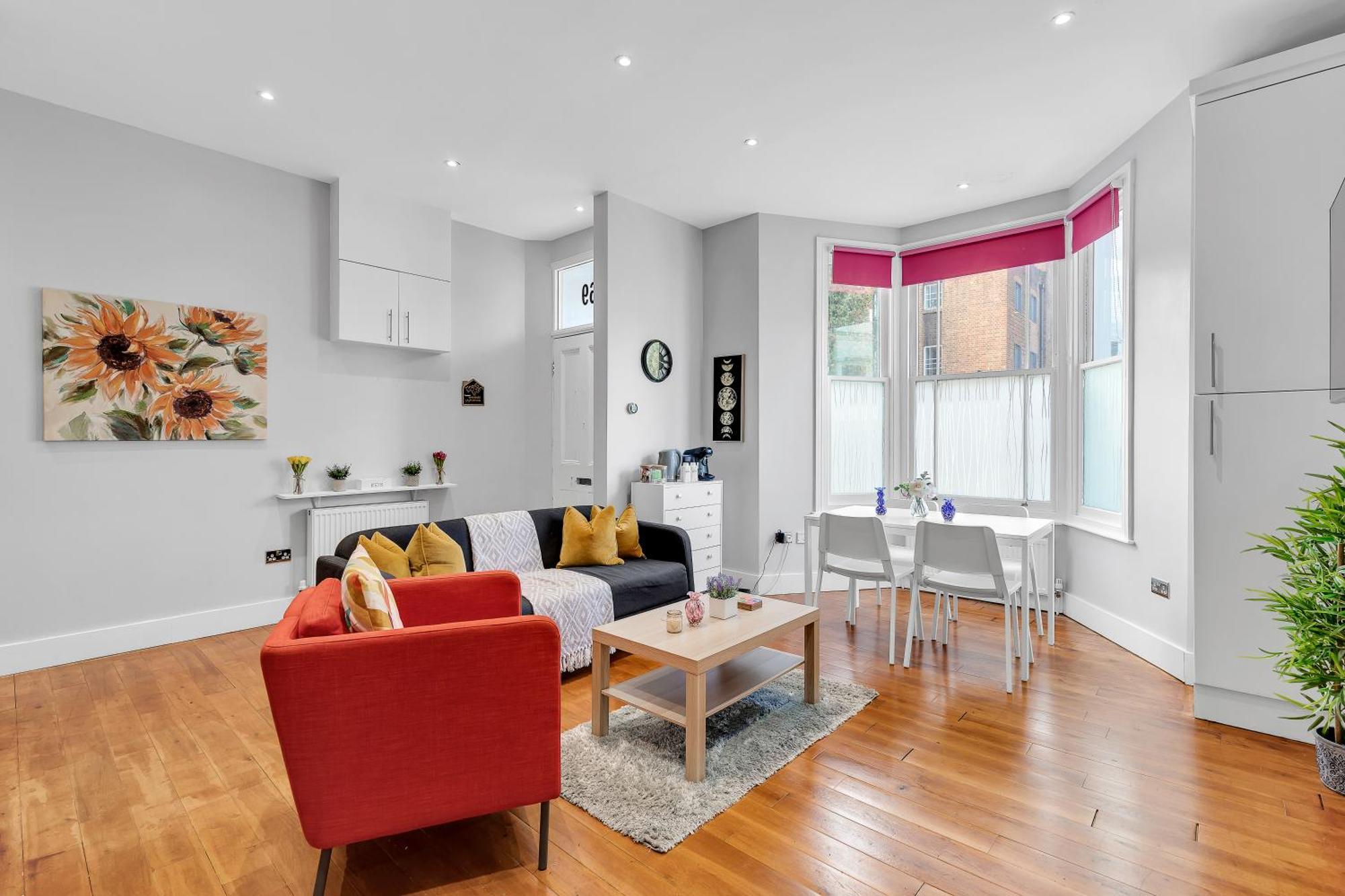 Apartment Stylish & Modern St Johns Hill London