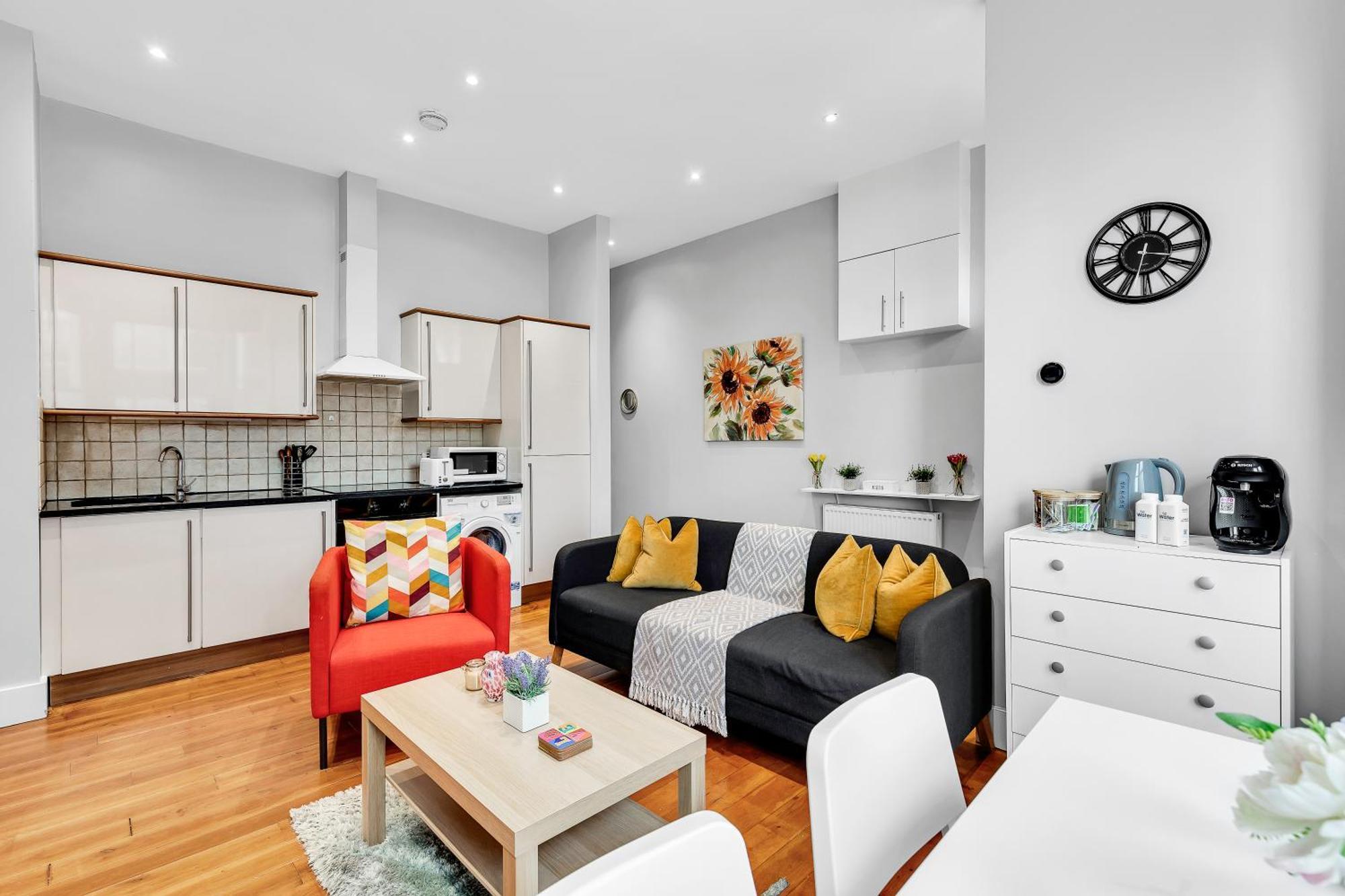 Stylish & Modern St Johns Hill * London