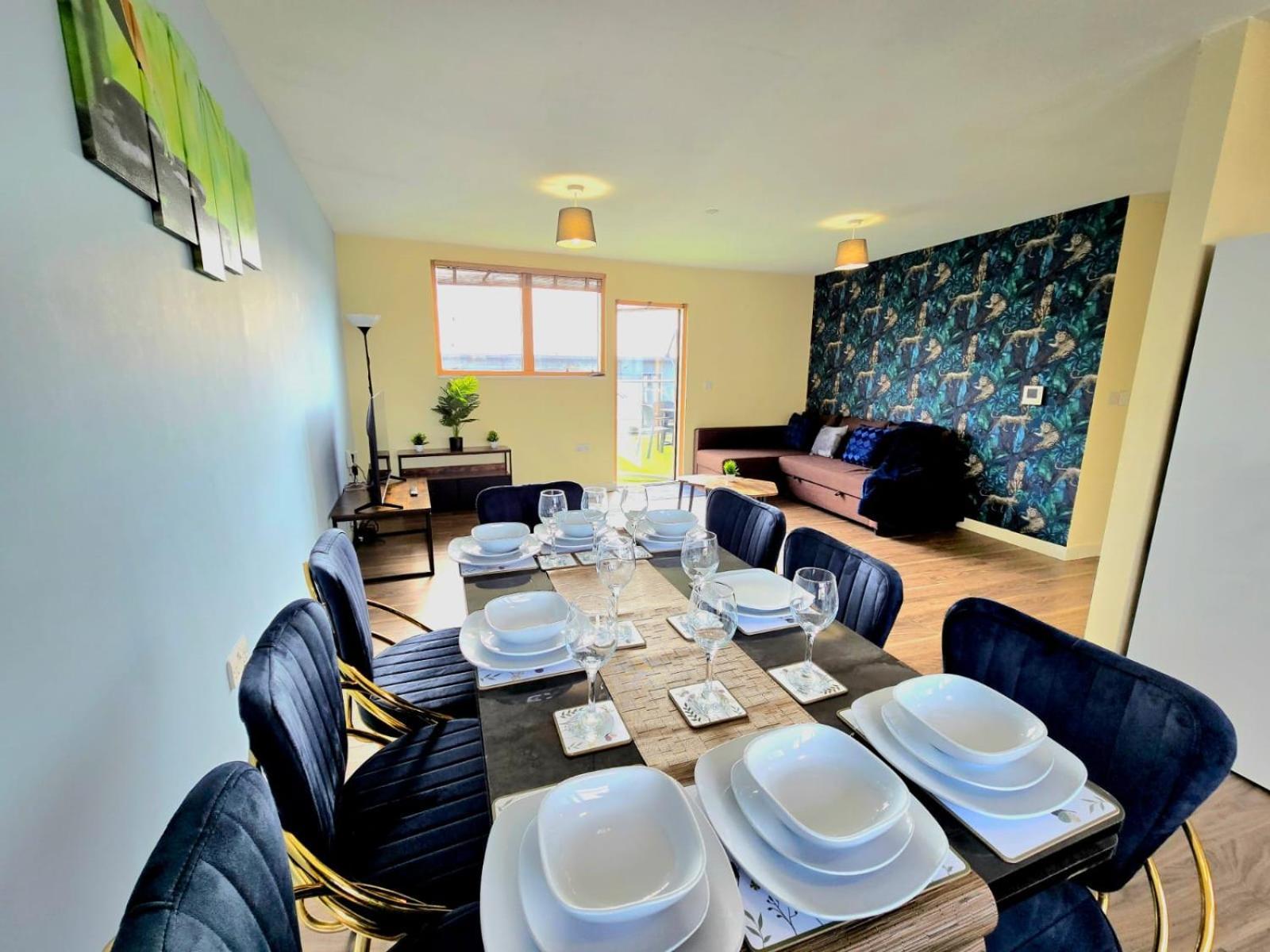 Spectacular 3Br 2Bath Rooftop Sky-Views With Parking Apartment