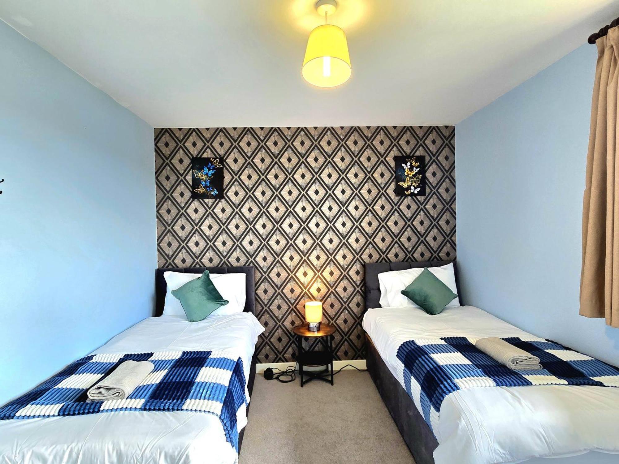 Apartment Spectacular 3Br 2Bath Rooftop Sky-Views With Parking London