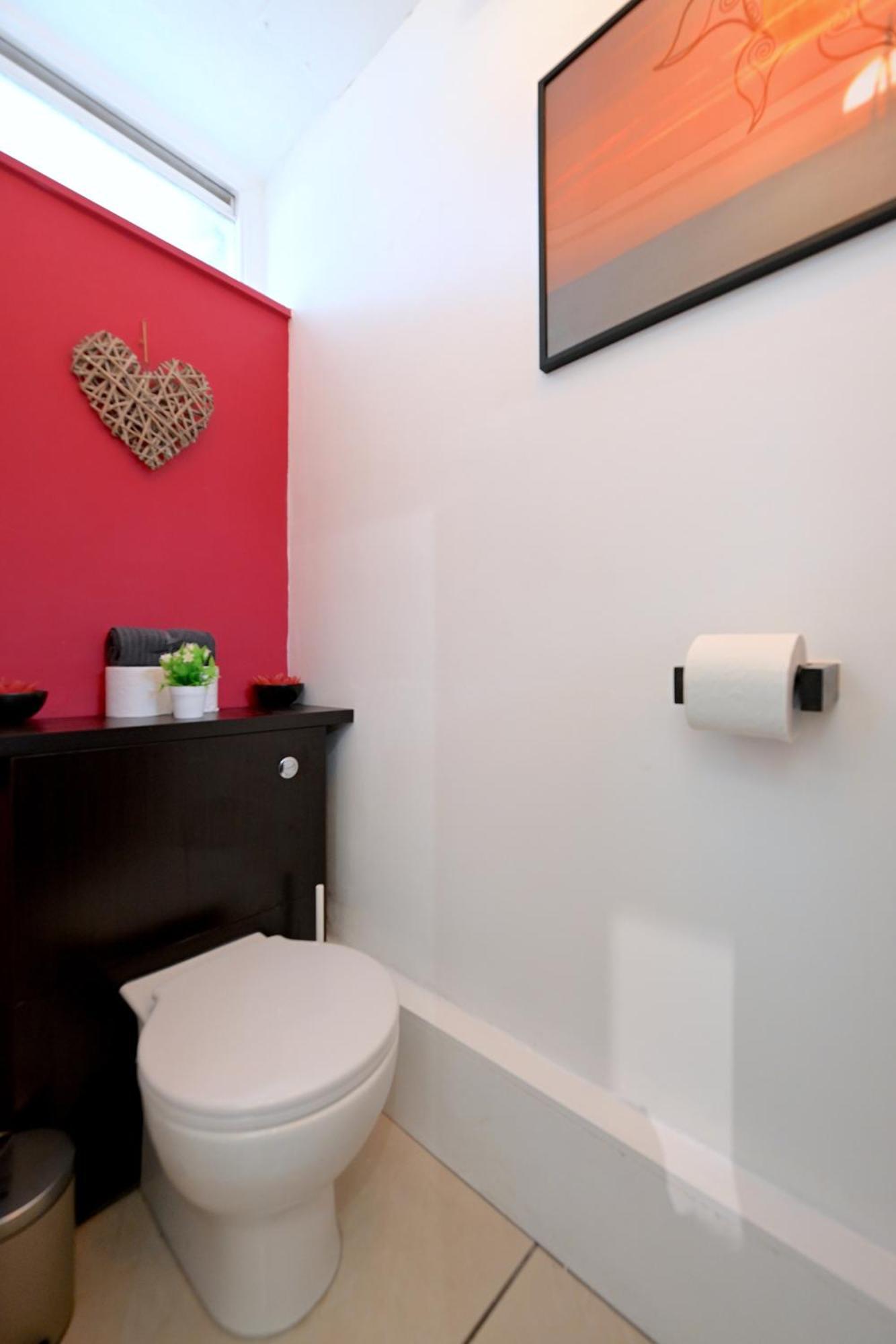 4 Bedroom Patio House Regent's Park - Parking