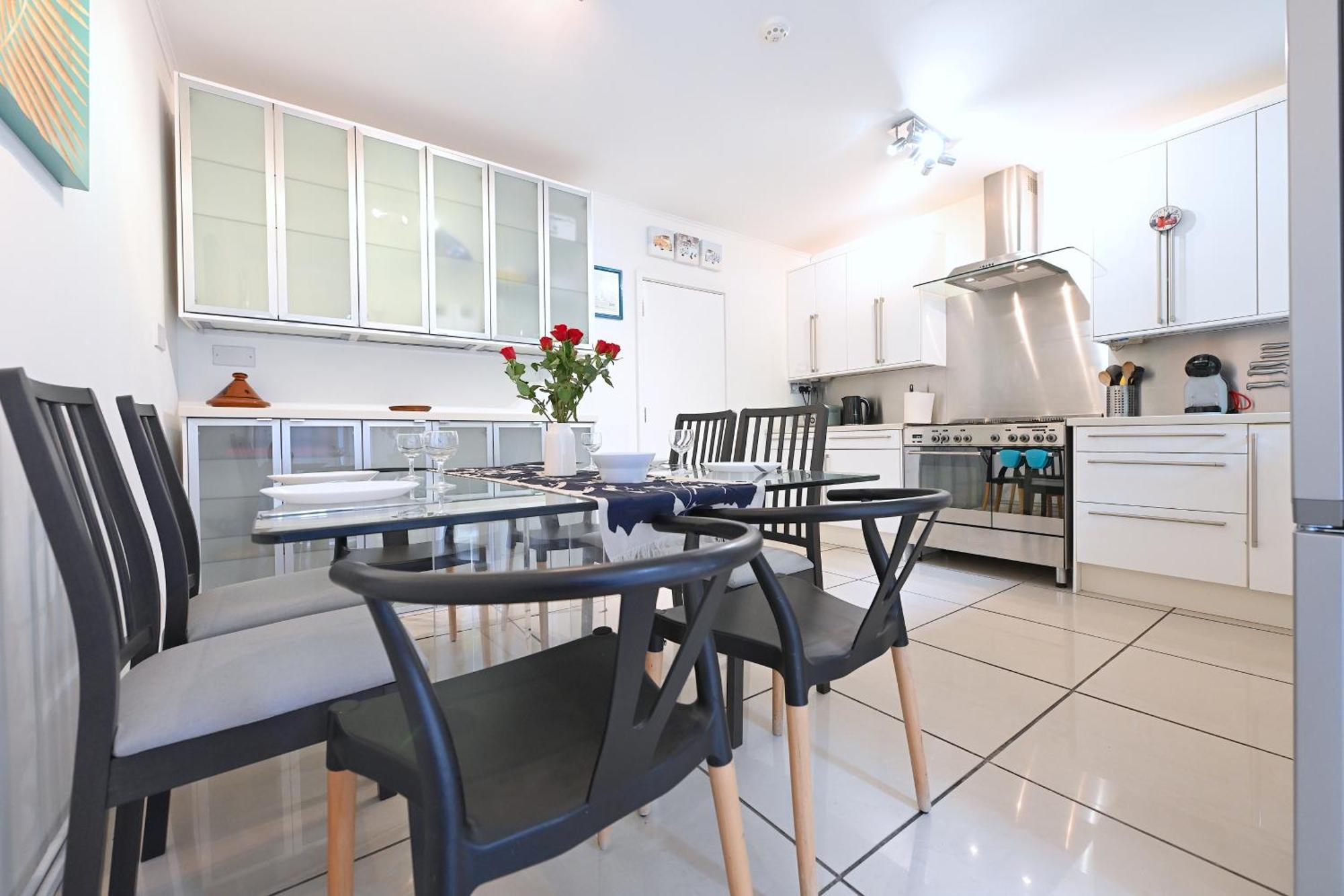 4 Bedroom Patio House Regent's Park - Parking London