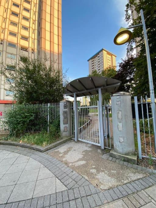 Apartment Comfy Entire Flat With View Balcony In Regents Park, Camden,