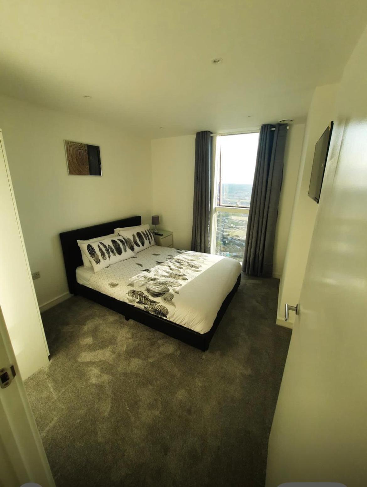 Spacious 3 Bed With Stunning Views Apartment