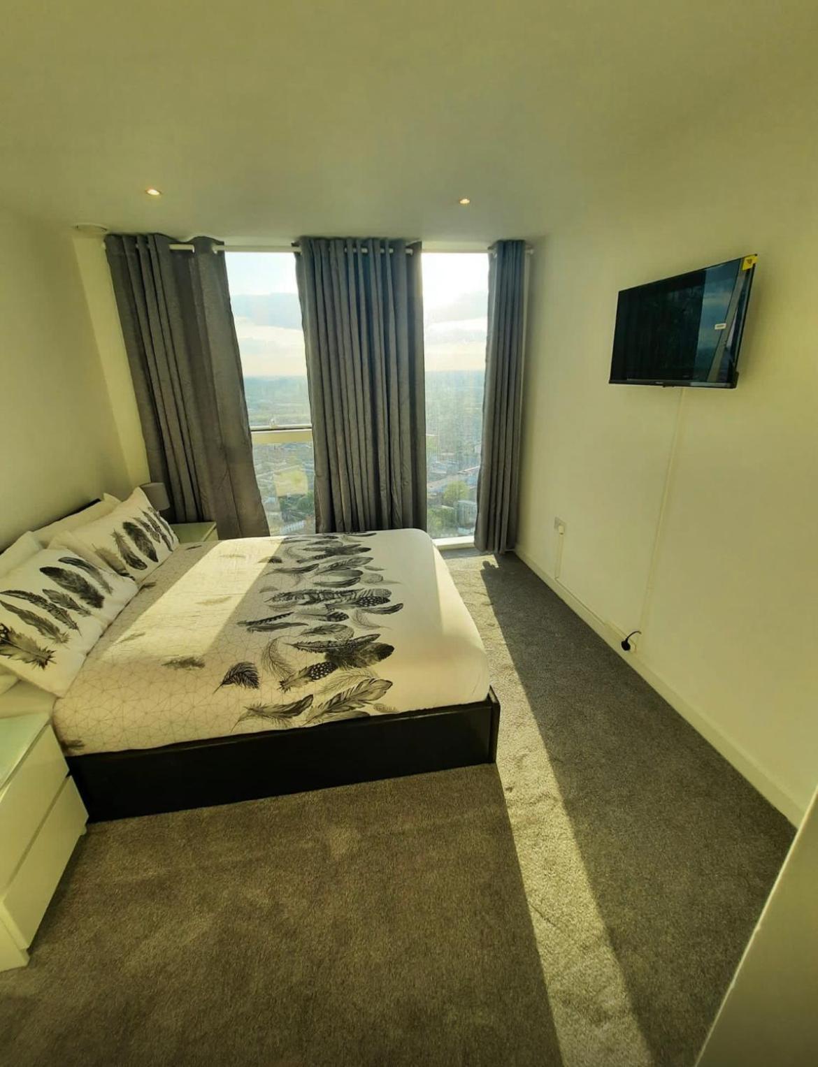Apartment Spacious 3 Bed With Stunning Views London
