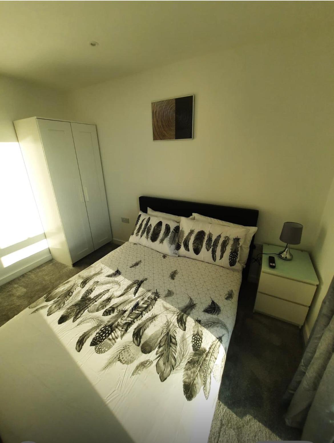Spacious 3 Bed With Stunning Views Apartment London