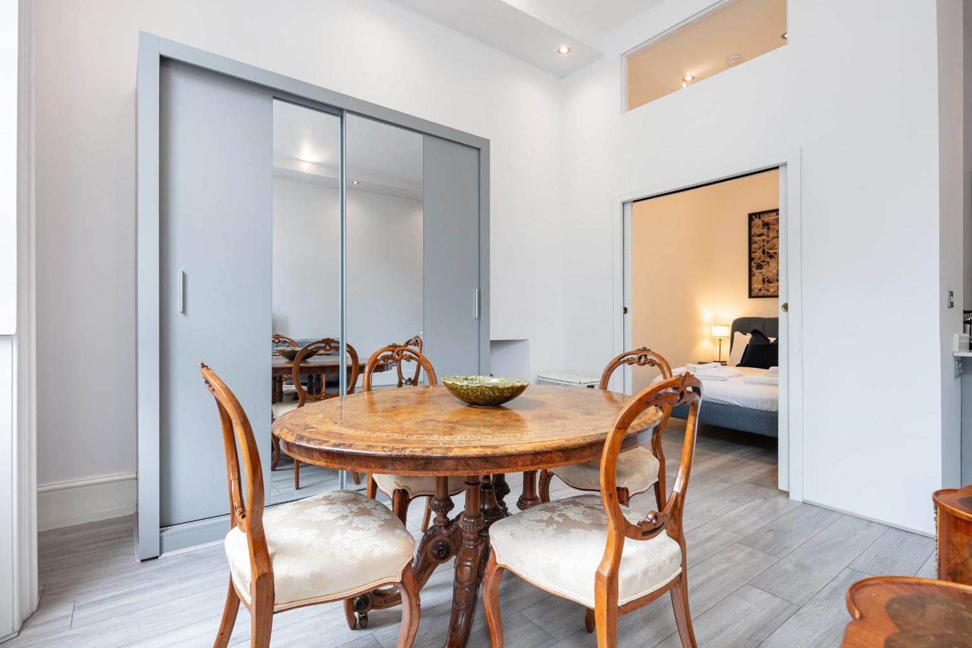 Kensington 1bd Seconds From Museums
