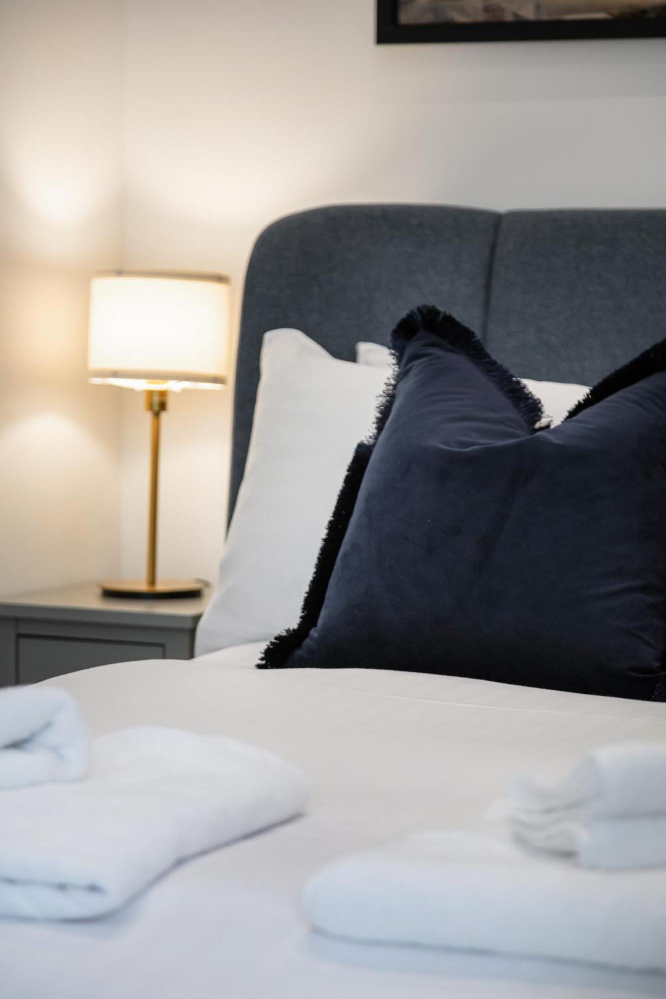 Kensington 1bd Seconds From Museums *