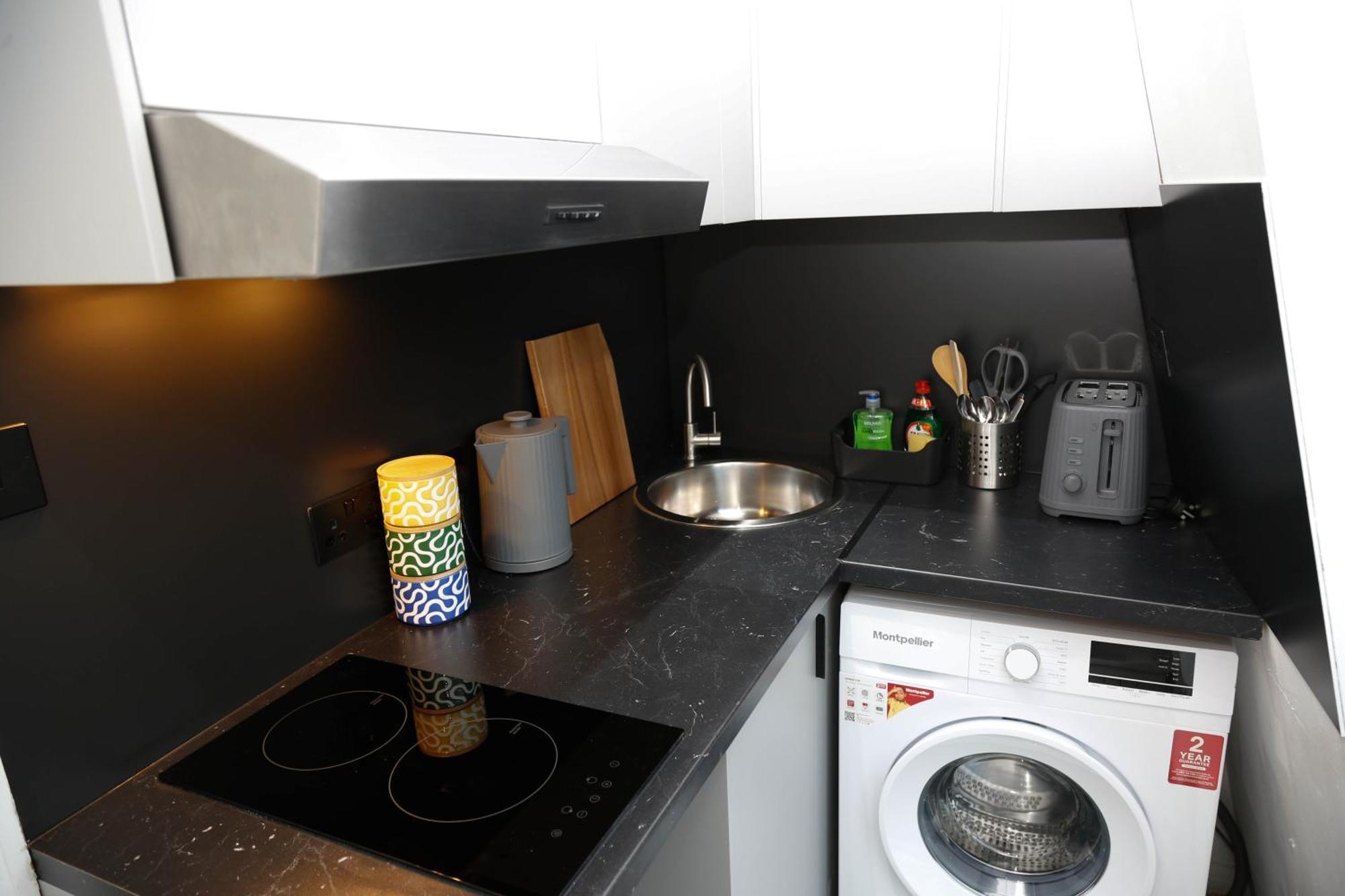 Apartment New Luxury In Next To Shops, Cafes, Bars & Metro *