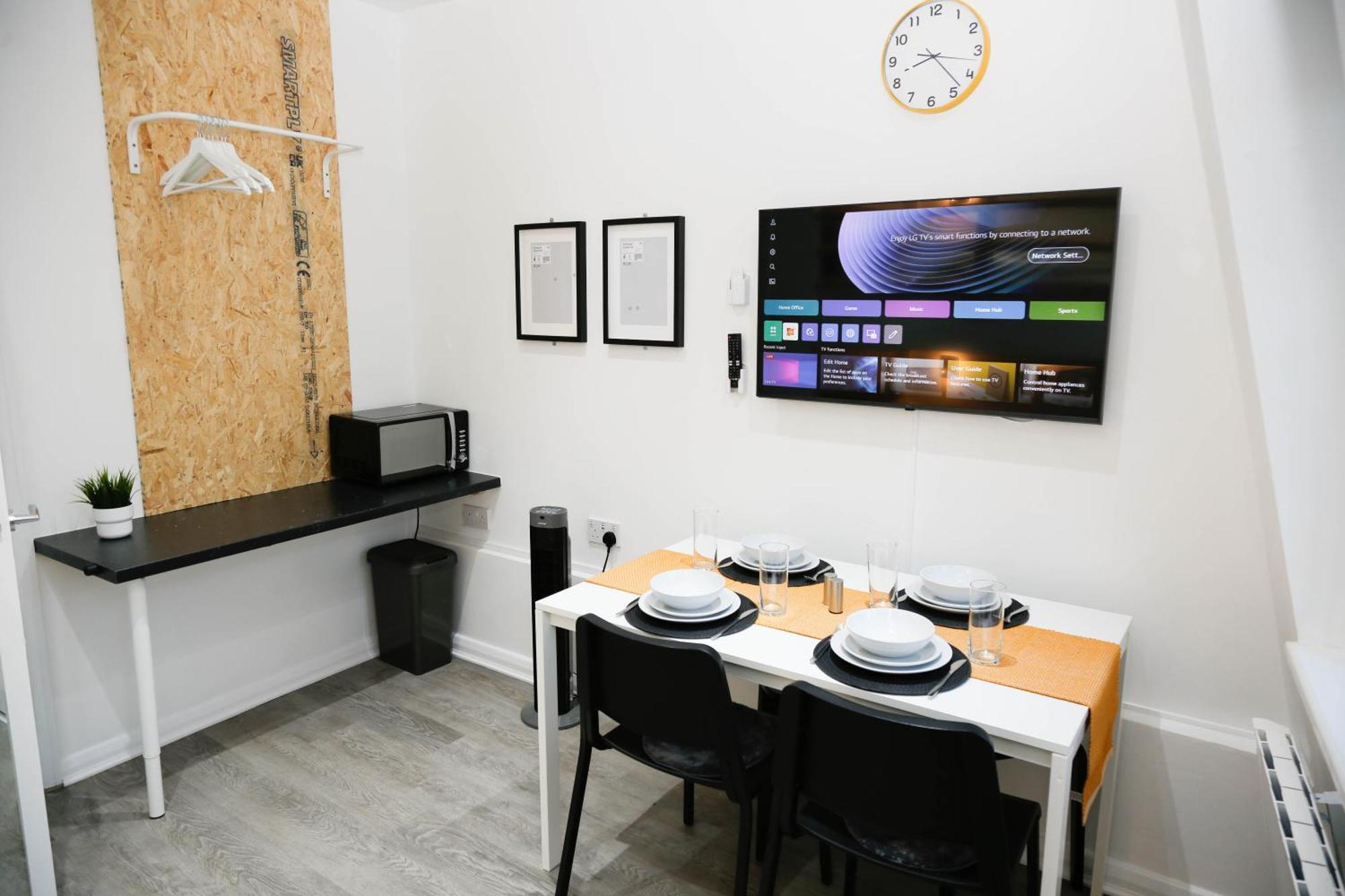 New Luxury In Next To Shops, Cafes, Bars & Metro Apartment London