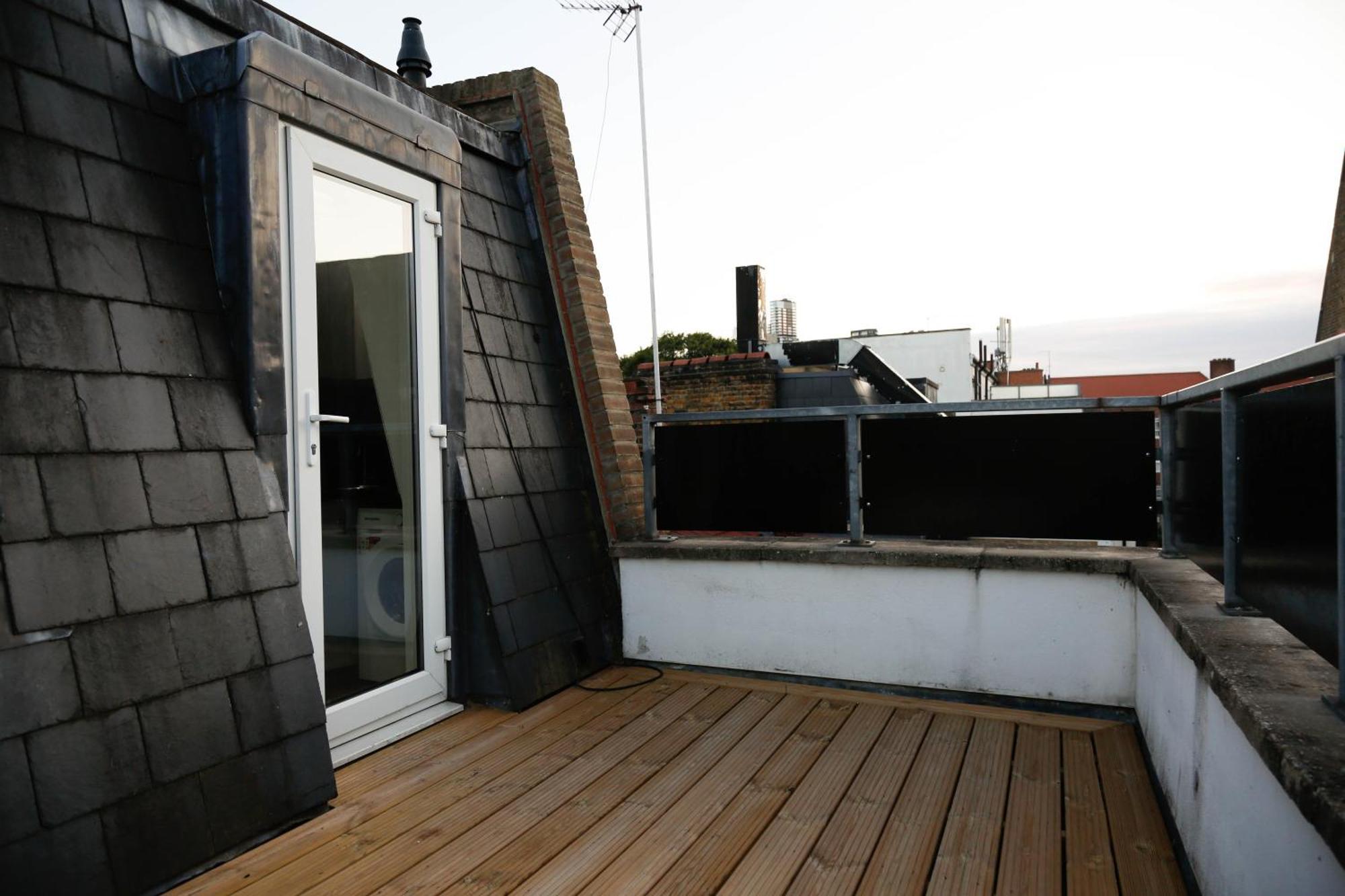 New Luxury In Next To Shops, Cafes, Bars & Metro * London