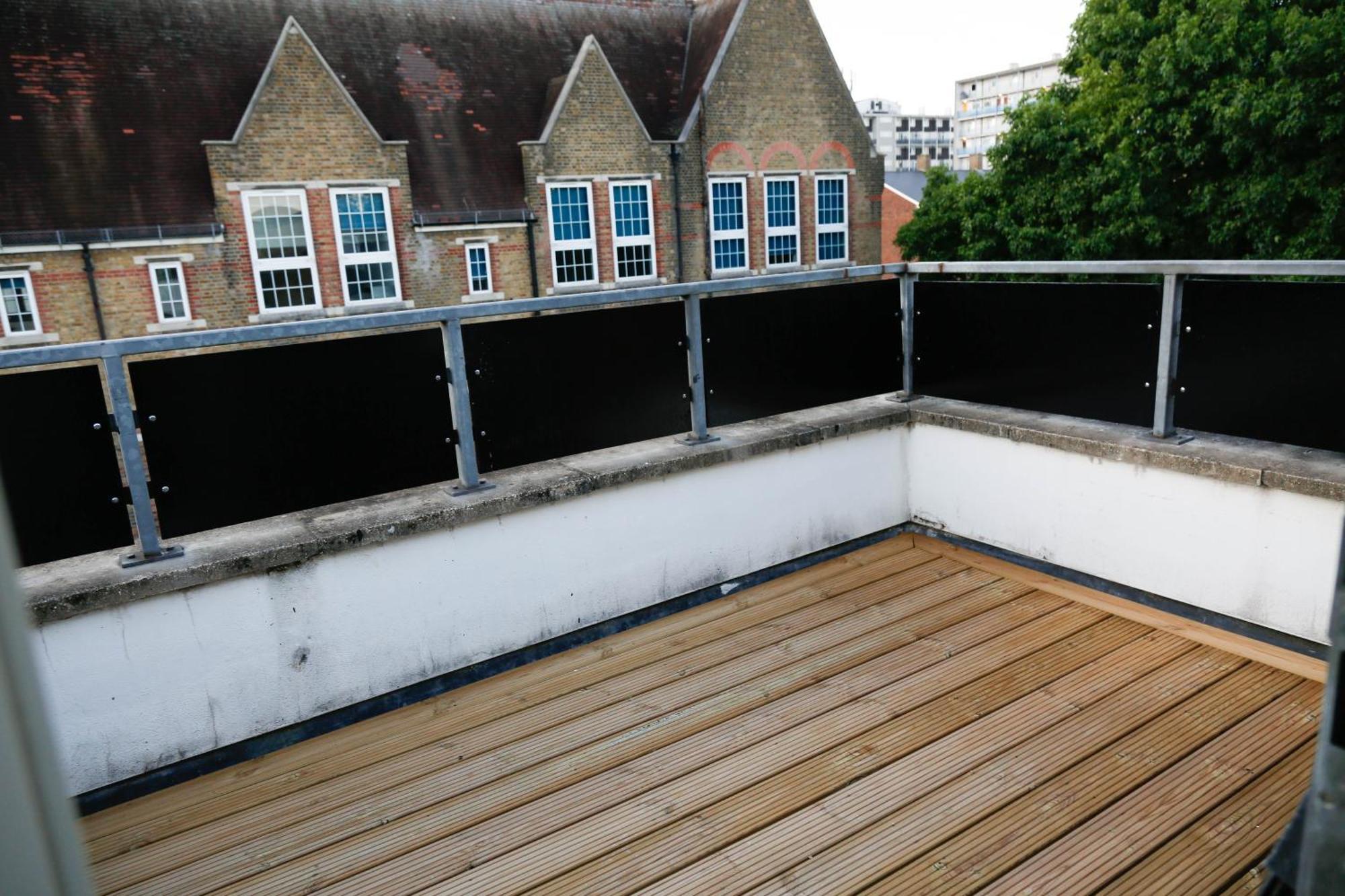 New Luxury In Next To Shops, Cafes, Bars & Metro Apartment London